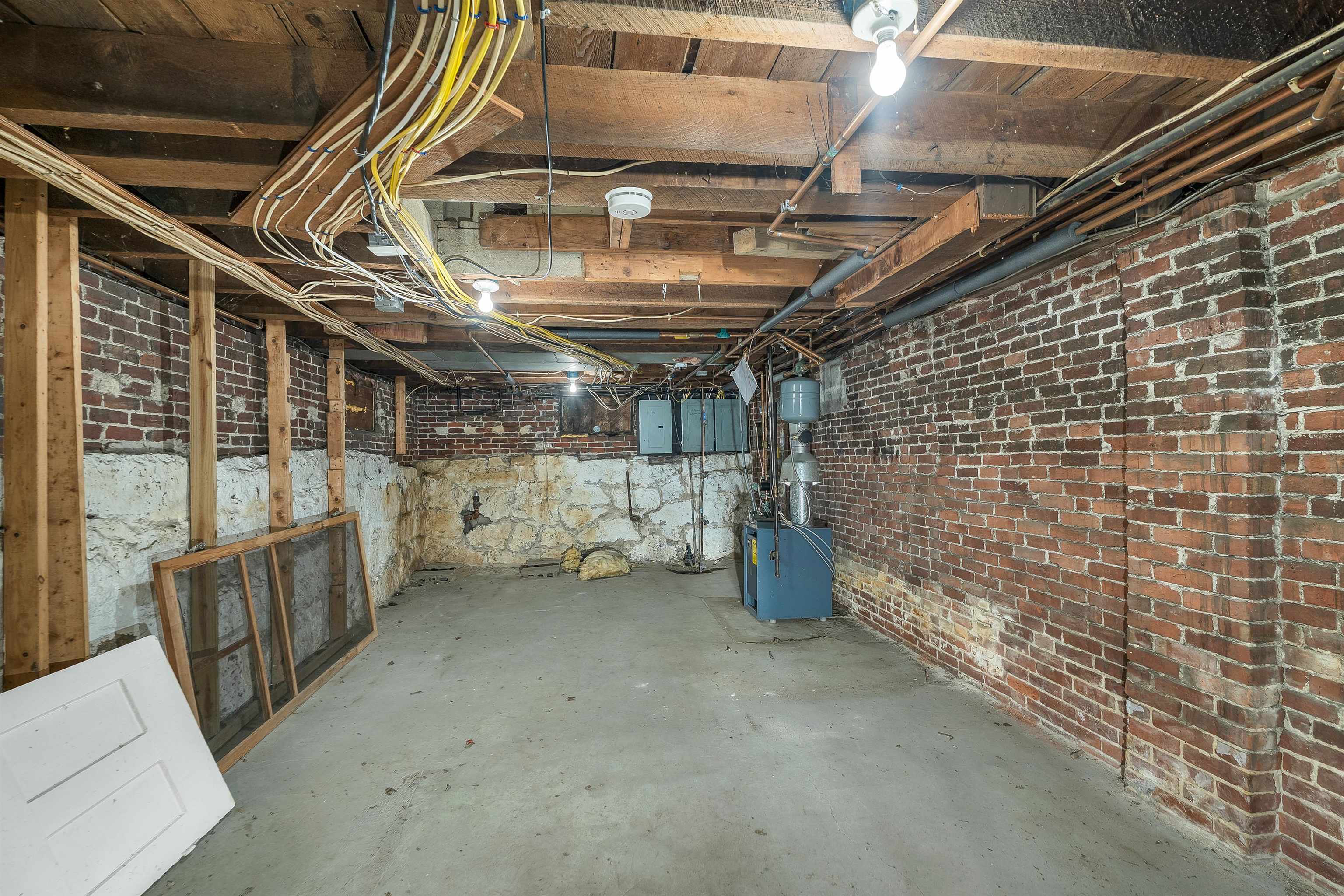 12-14 West Street Property Photo 53