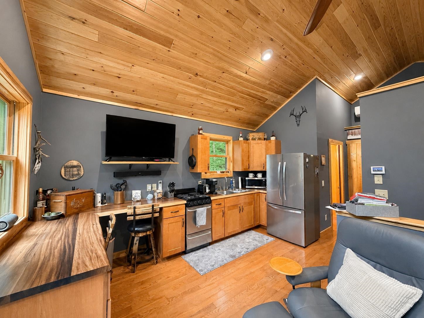 250 Fairview Avenue Property Photo 6