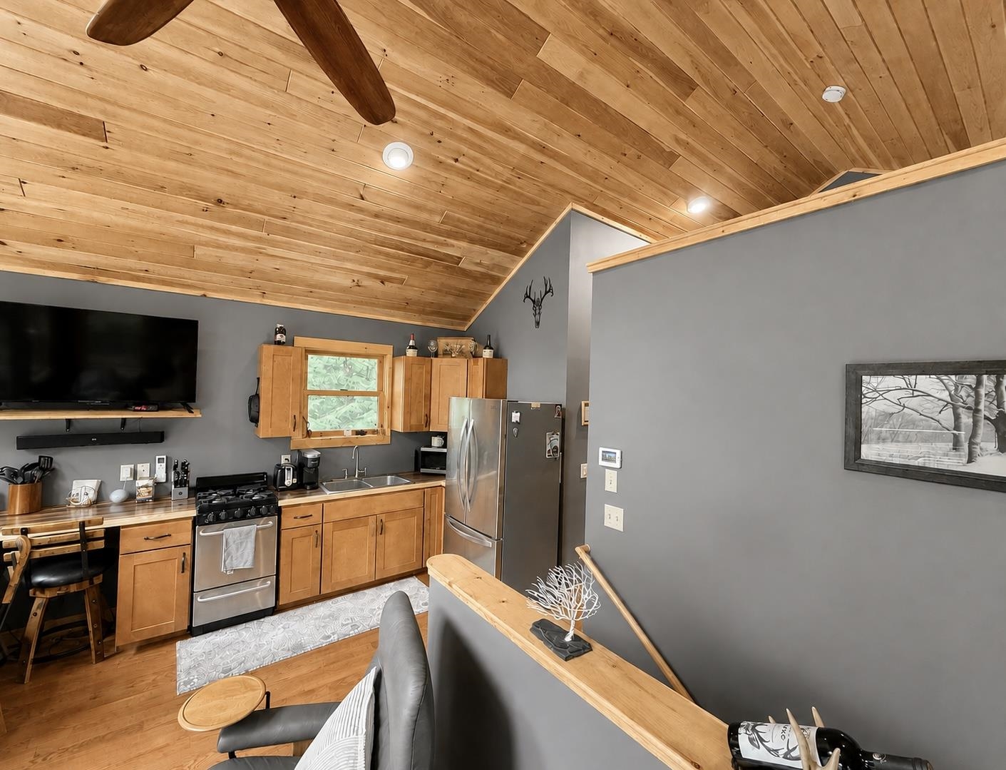 250 Fairview Avenue Property Photo 8
