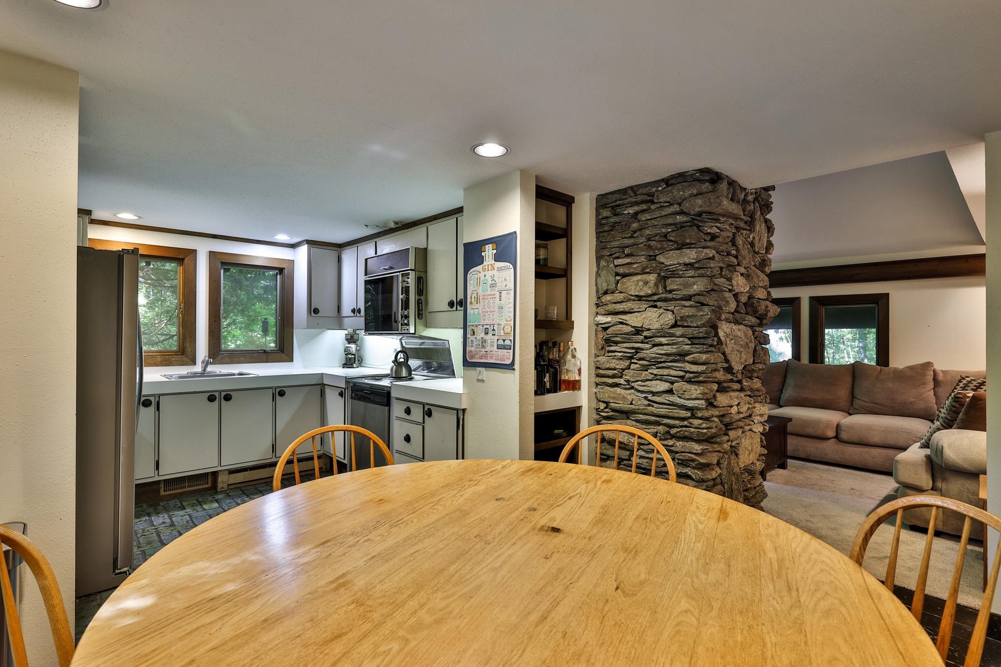 212 Falcon Loop East Property Photo 8