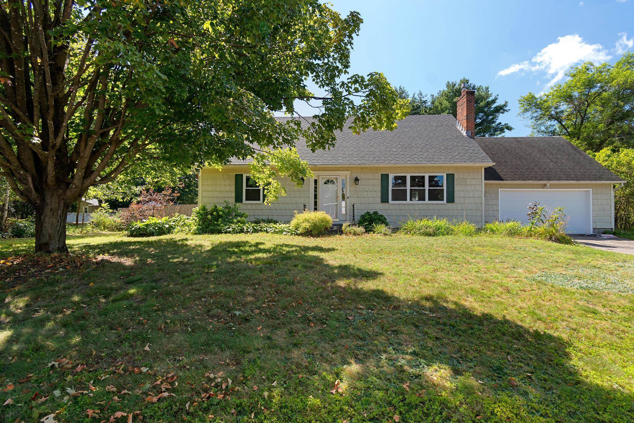 57 Lindale Drive Property Photo 3