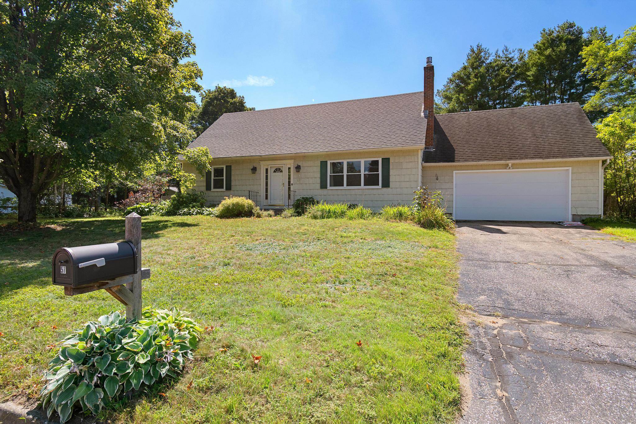 57 Lindale Drive Property Photo 4