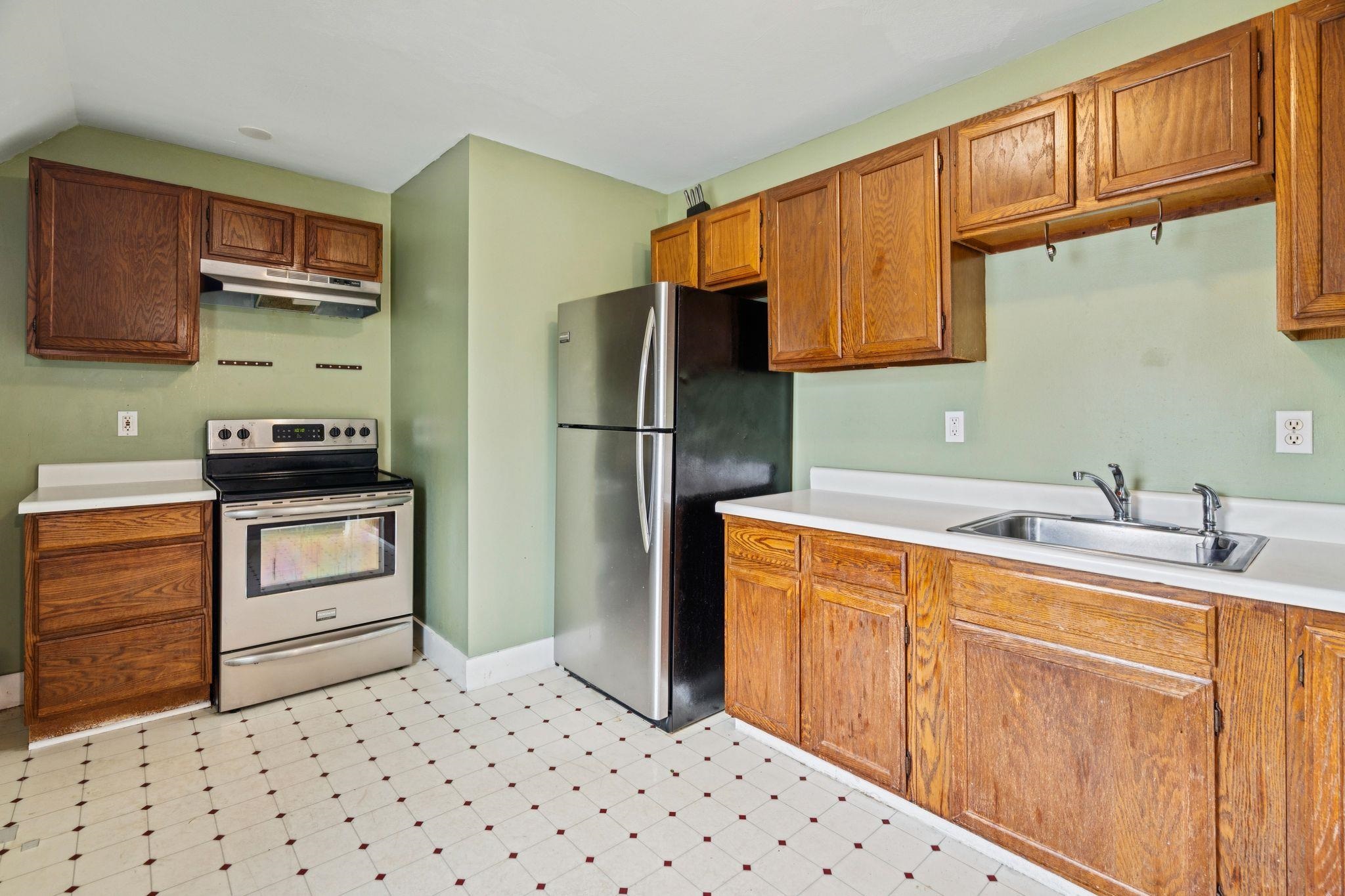 463 Lake Avenue Property Photo 3