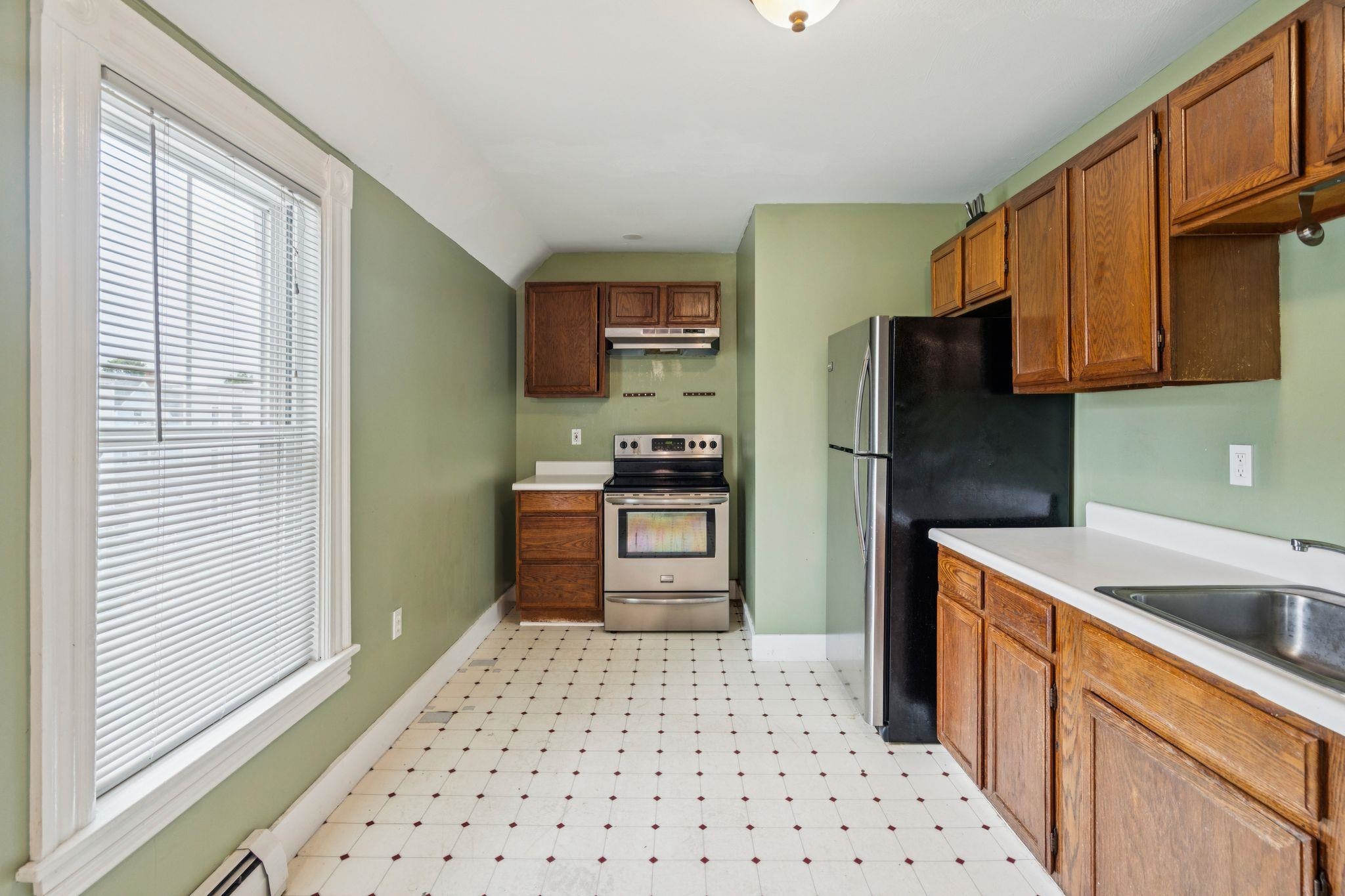 463 Lake Avenue Property Photo 4