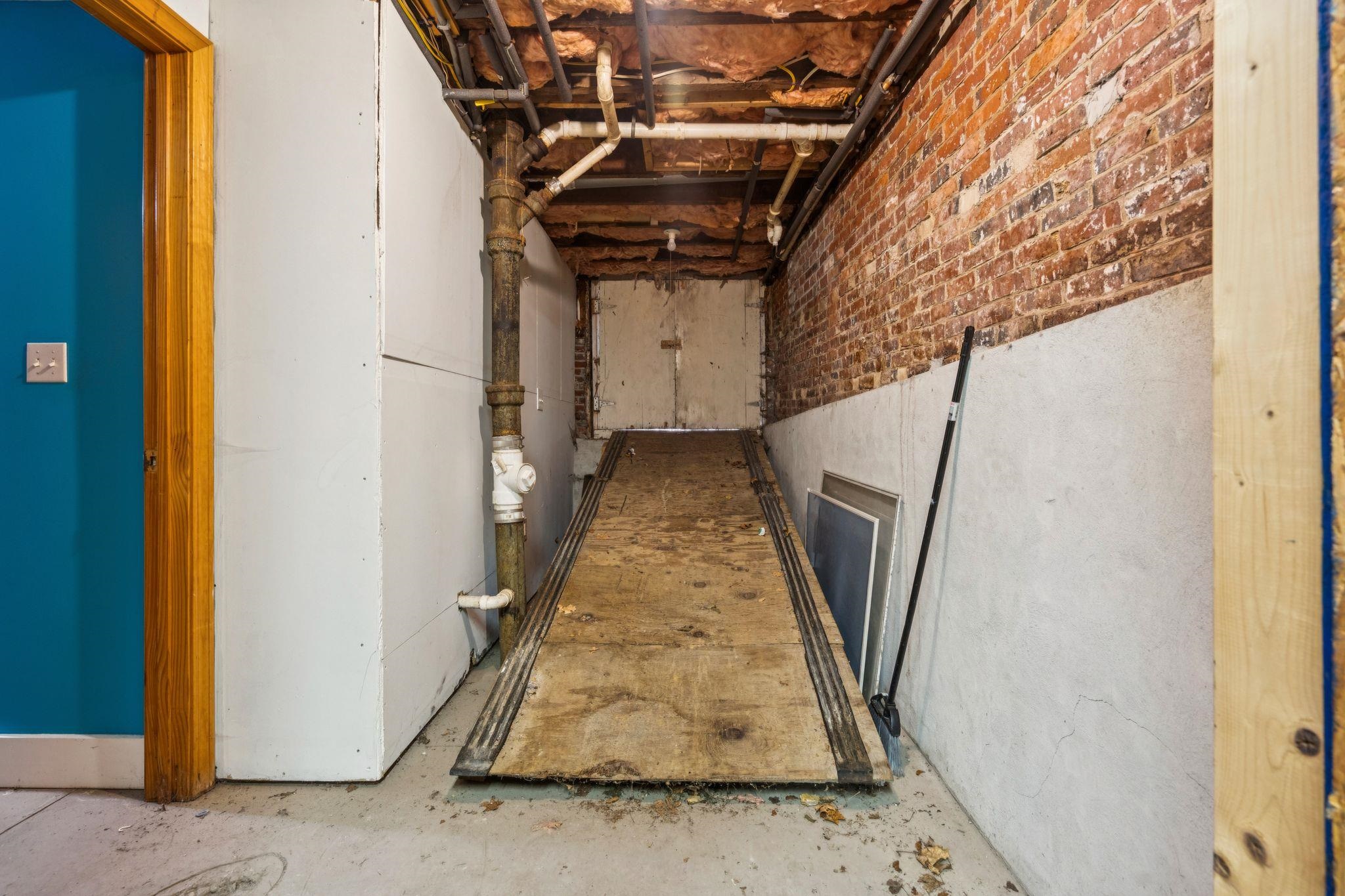 463 Lake Avenue Property Photo 32