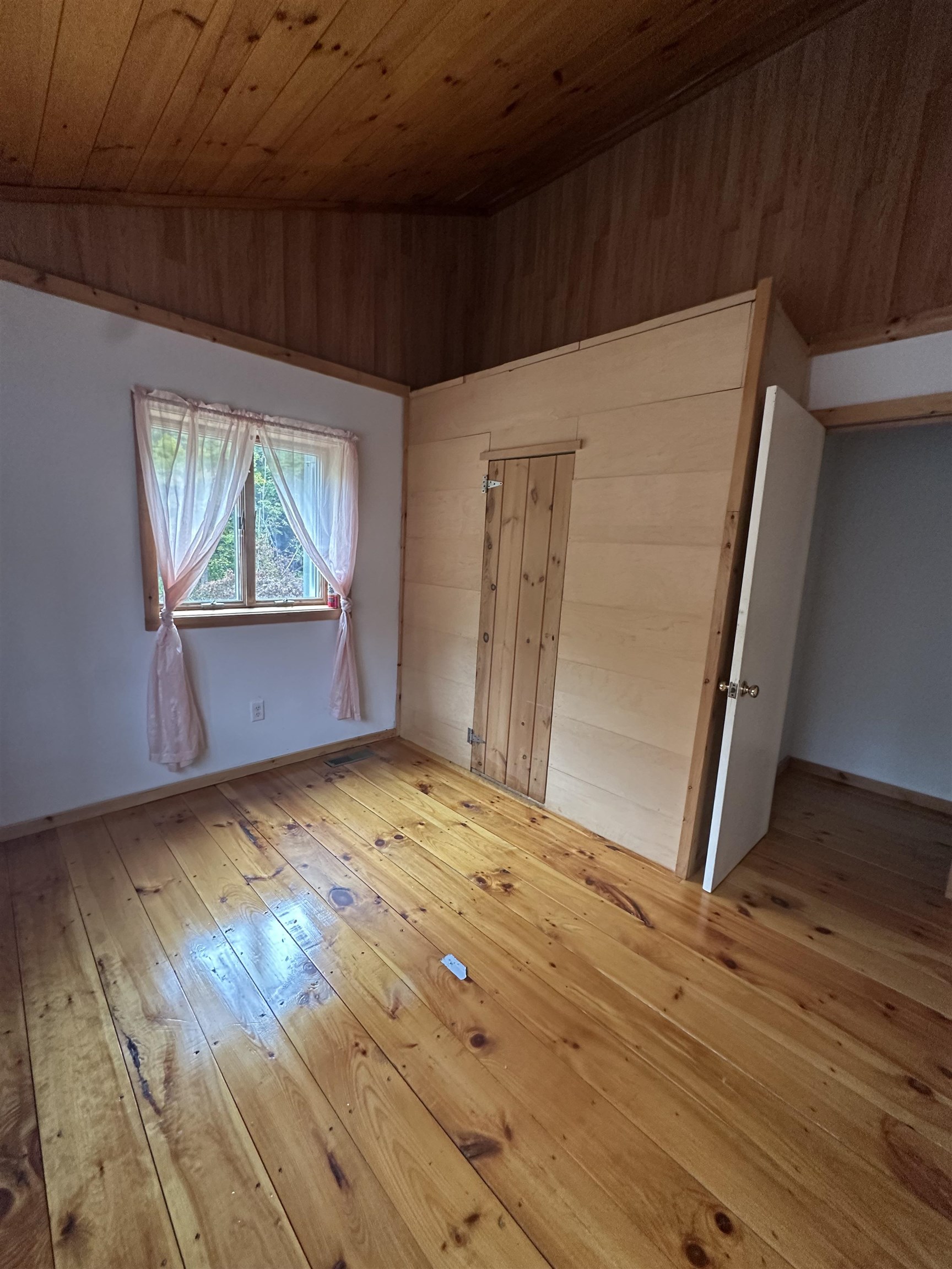 1455 Lake Dunmore Road Property Photo 9