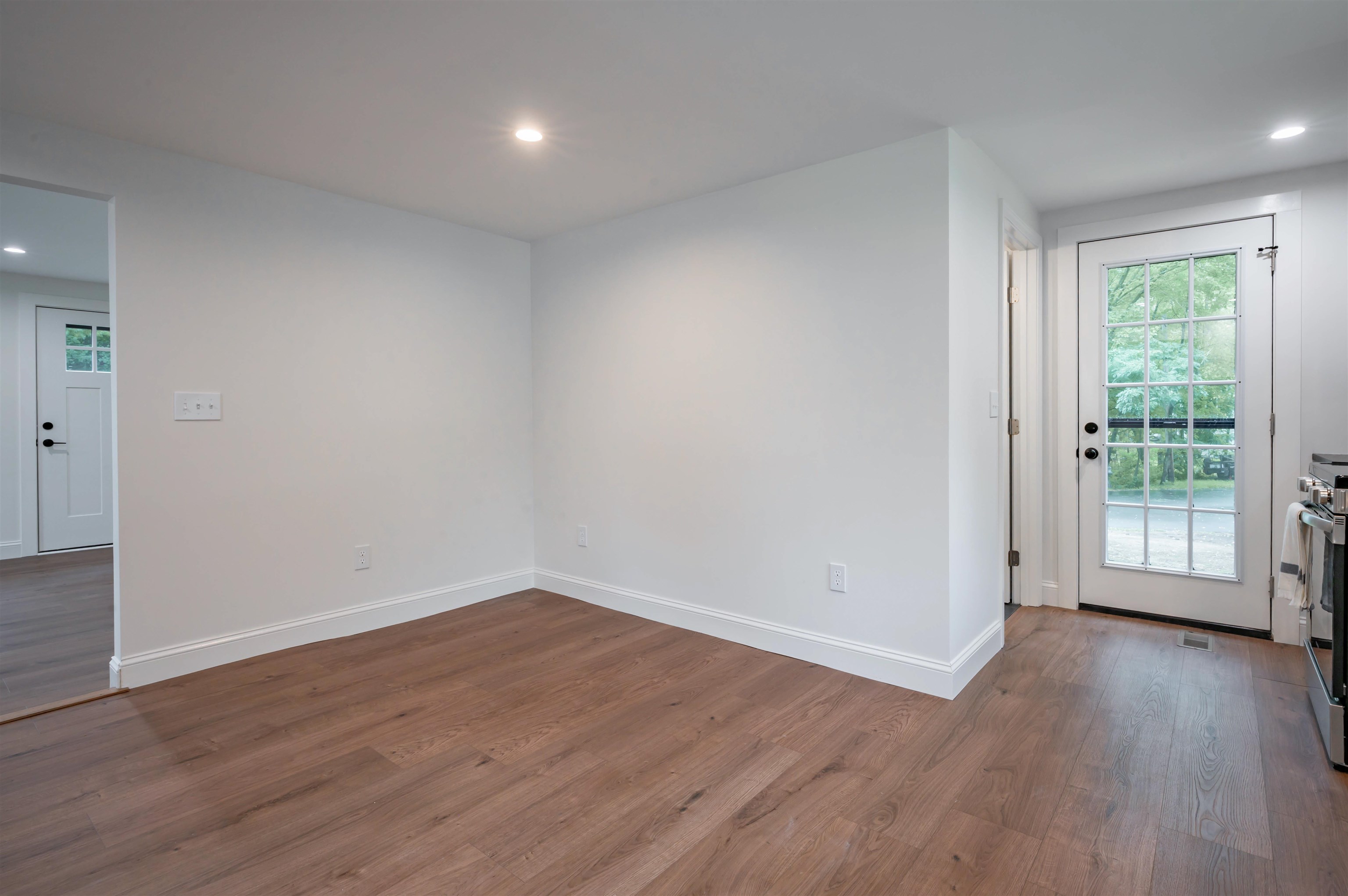 193 East Dunstable Road Property Photo 10