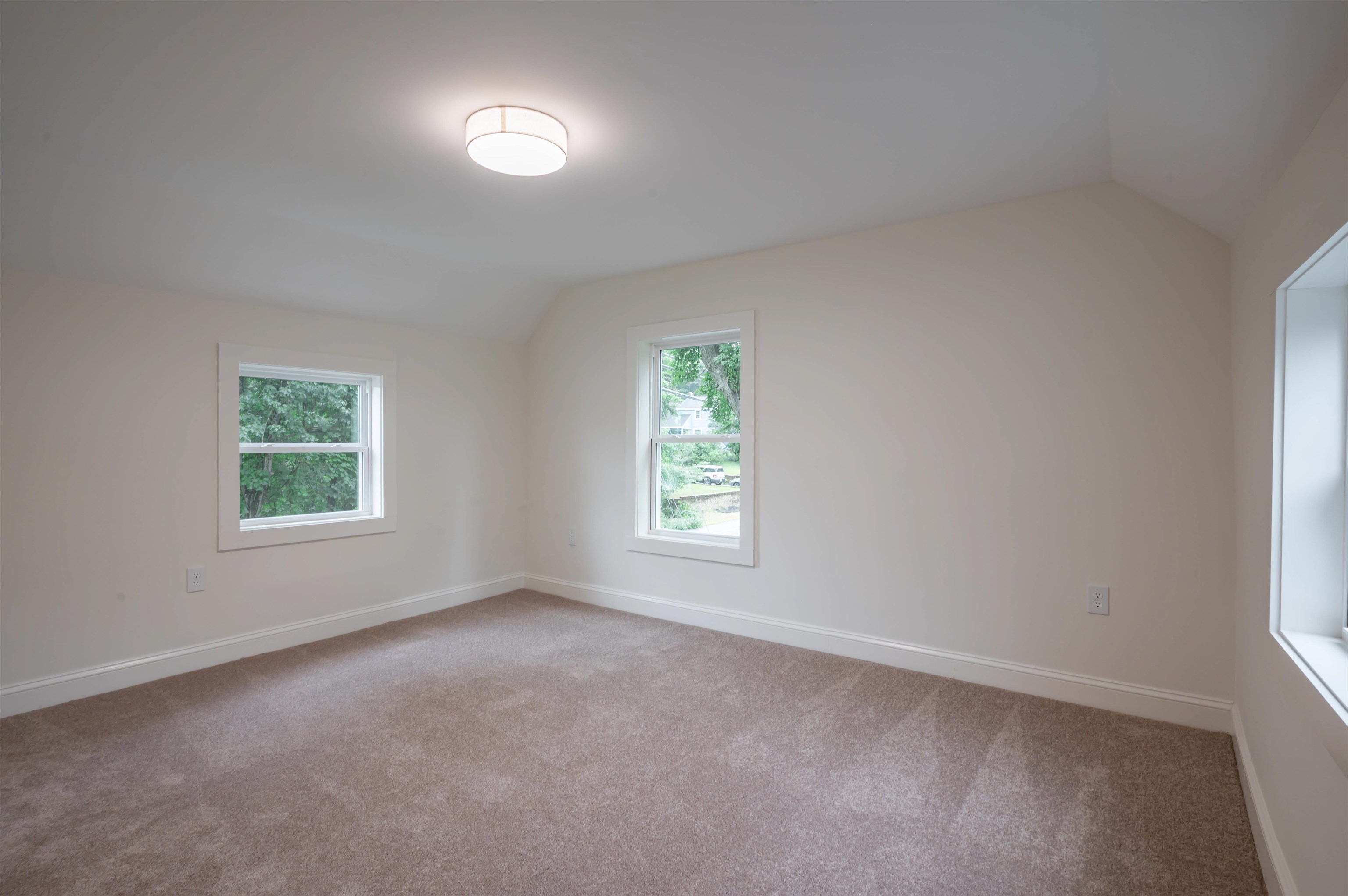 193 East Dunstable Road Property Photo 25