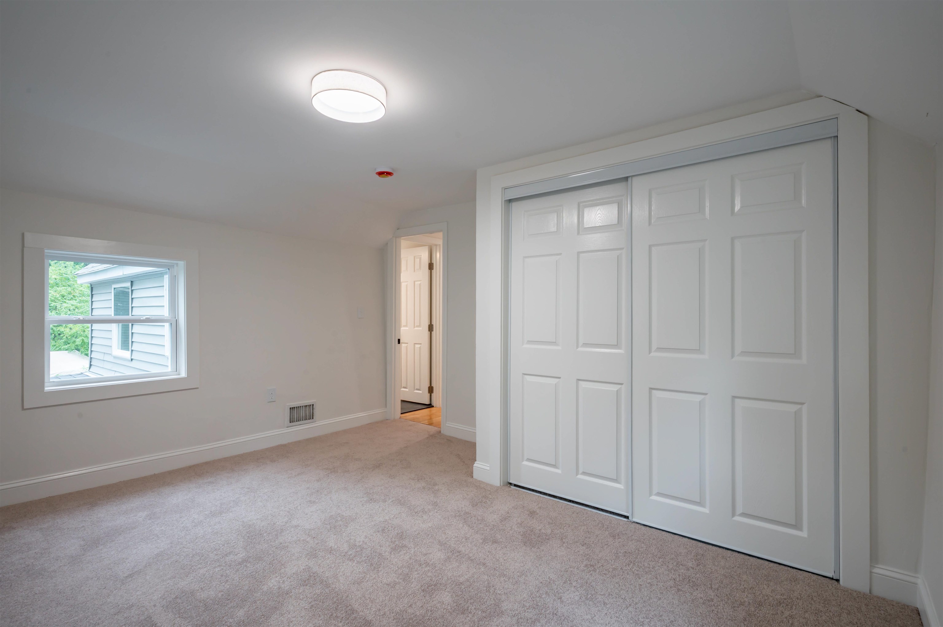 193 East Dunstable Road Property Photo 27