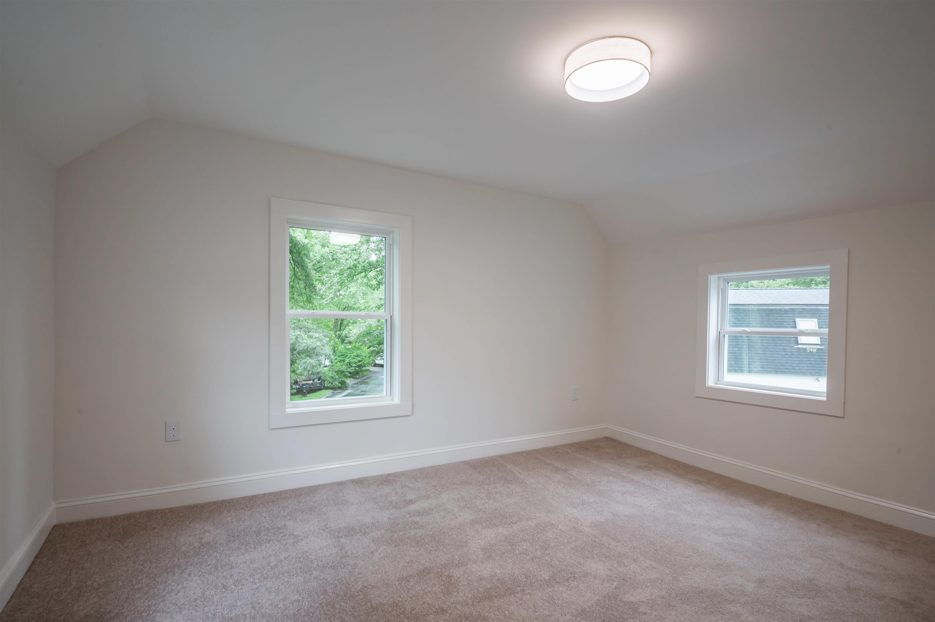 193 East Dunstable Road Property Photo 28