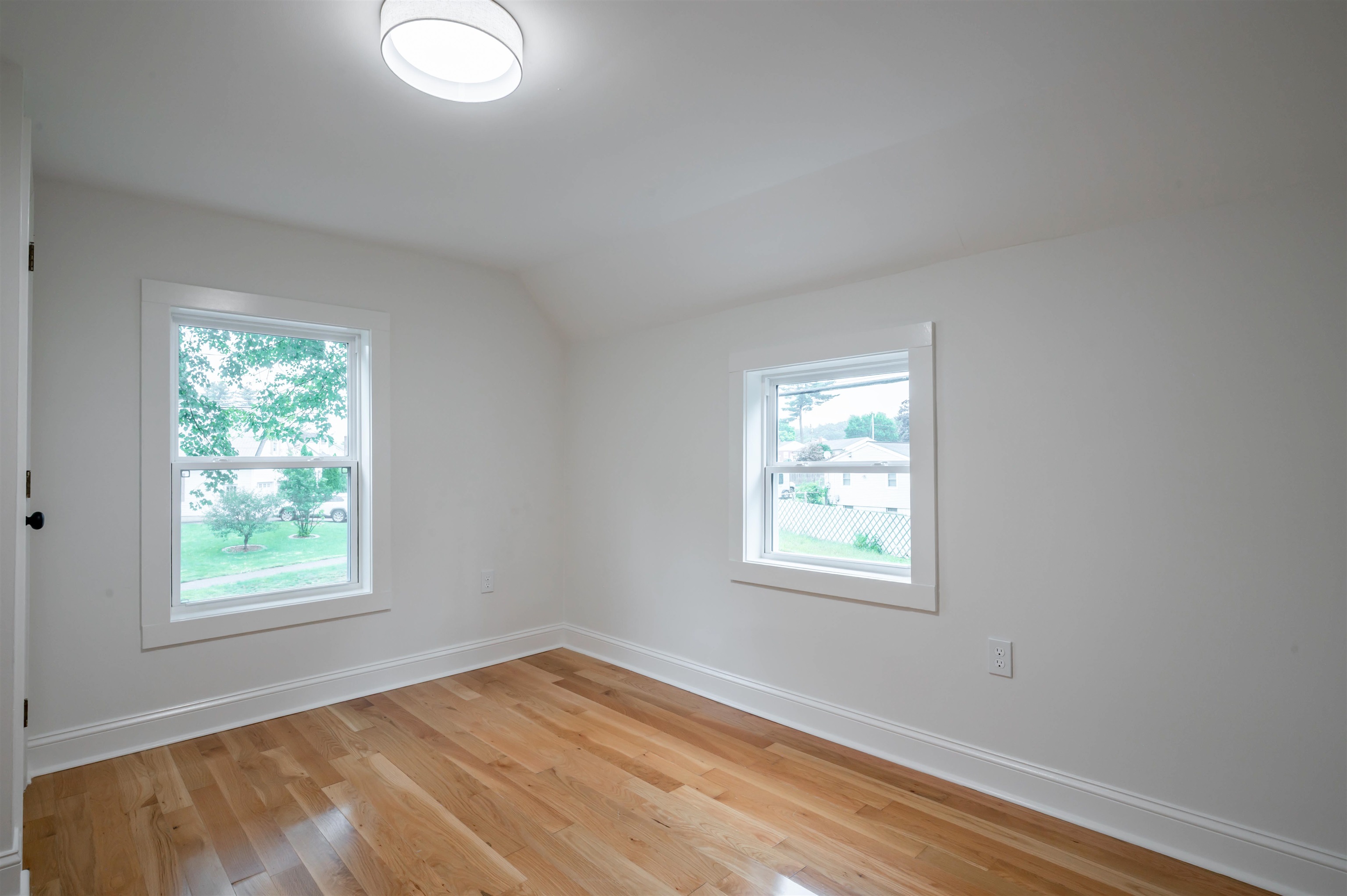 193 East Dunstable Road Property Photo 29