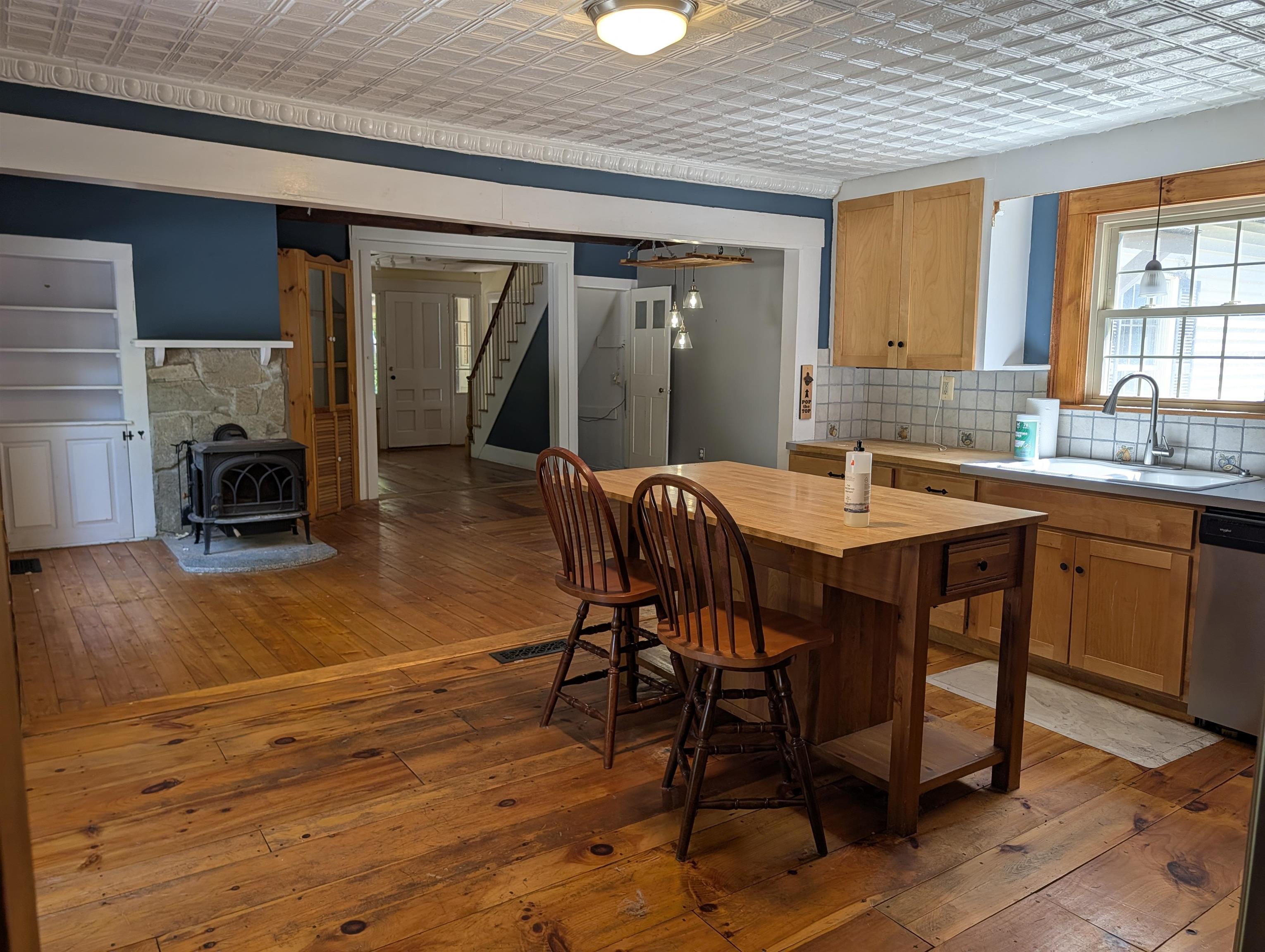 469 N State Street Property Photo 7