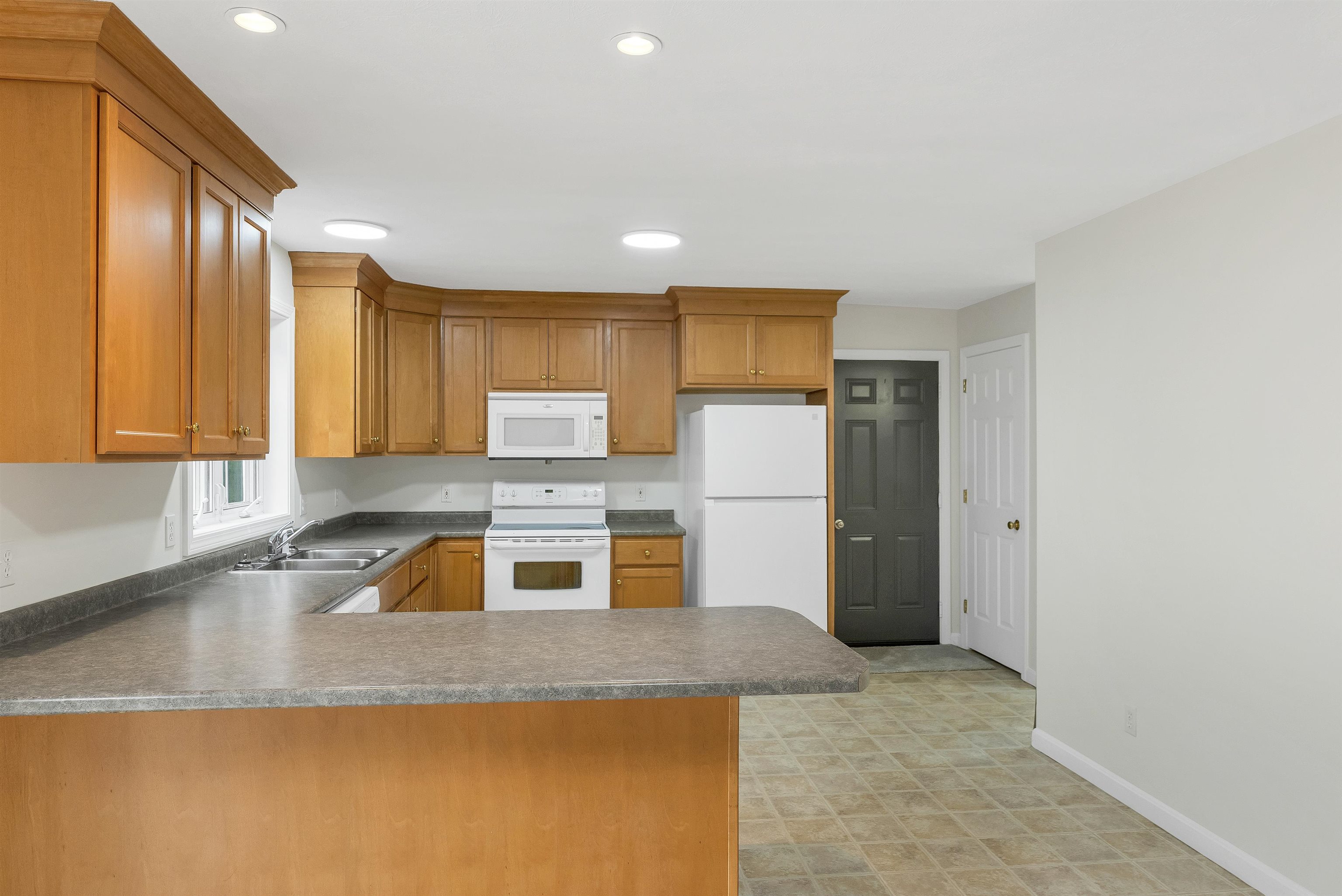 166 Sandown Road Property Photo 5