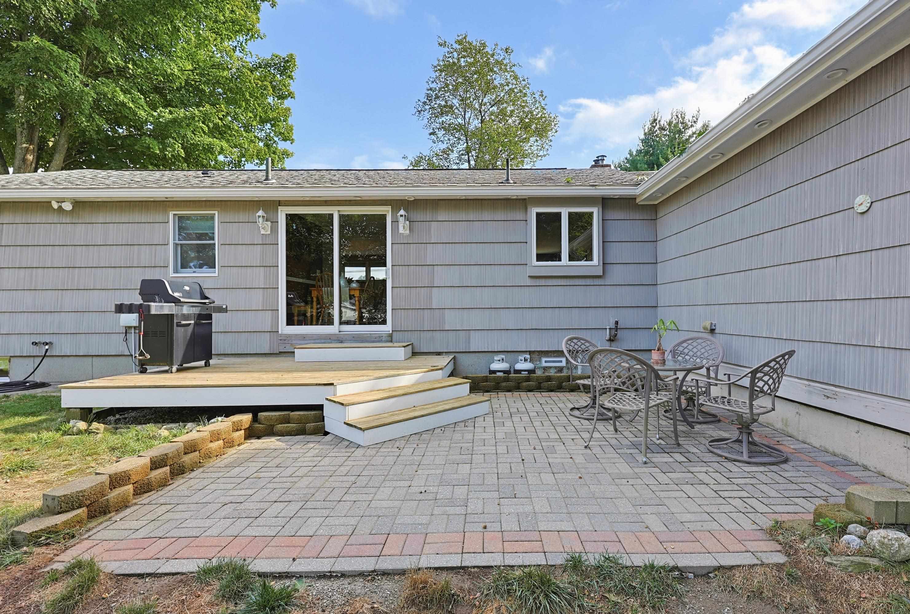 12 Olive Avenue Property Photo 6