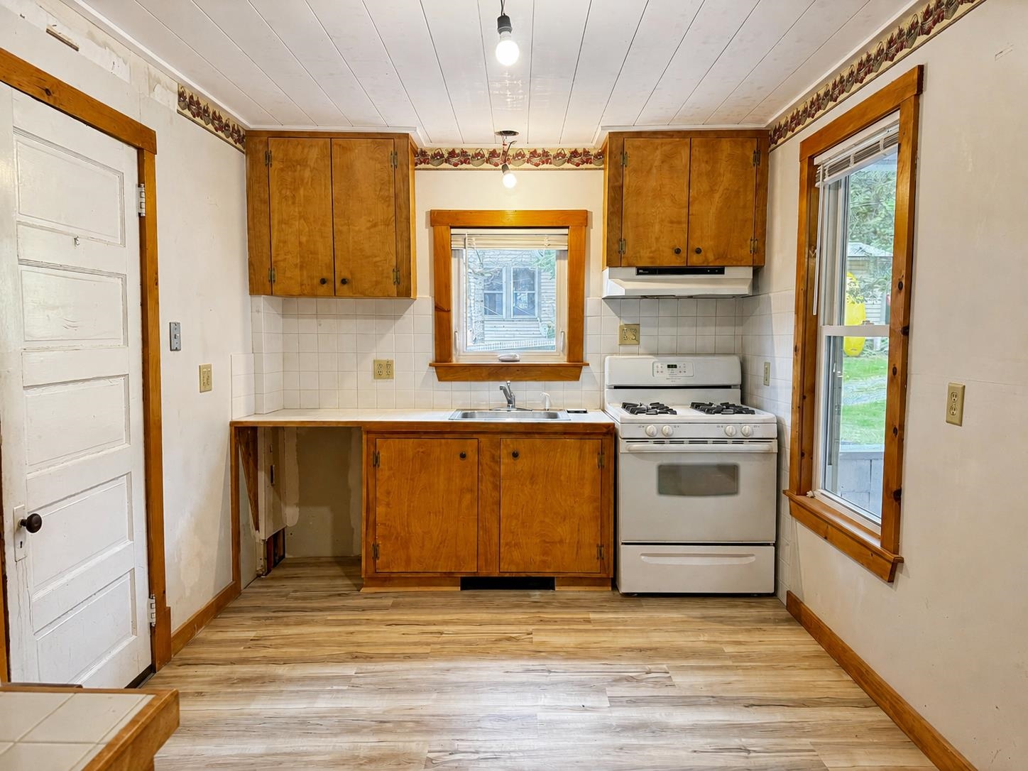 16 Commercial Avenue Property Photo 6