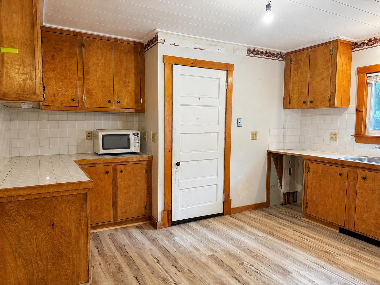 16 Commercial Avenue Property Photo 7