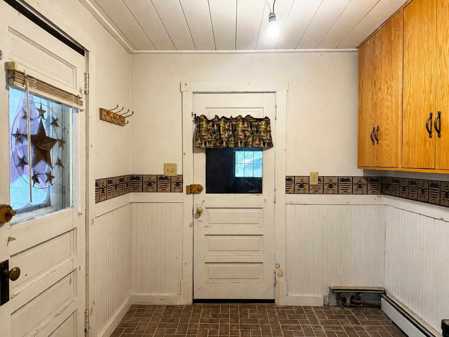16 Commercial Avenue Property Photo 9