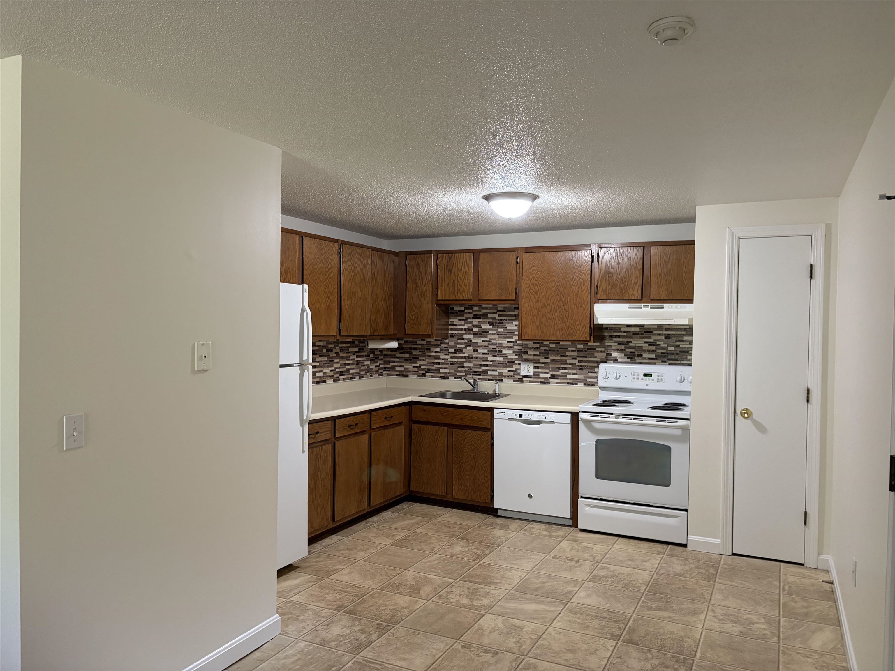 2108 White Cedar Boulevard Property Photo 4