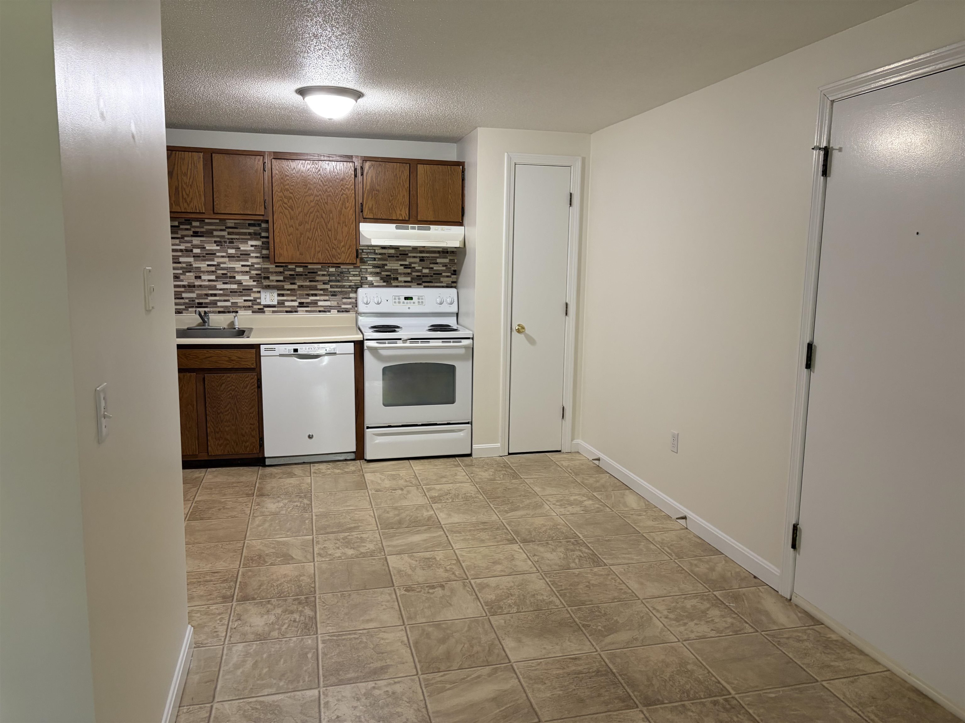 2108 White Cedar Boulevard Property Photo 5