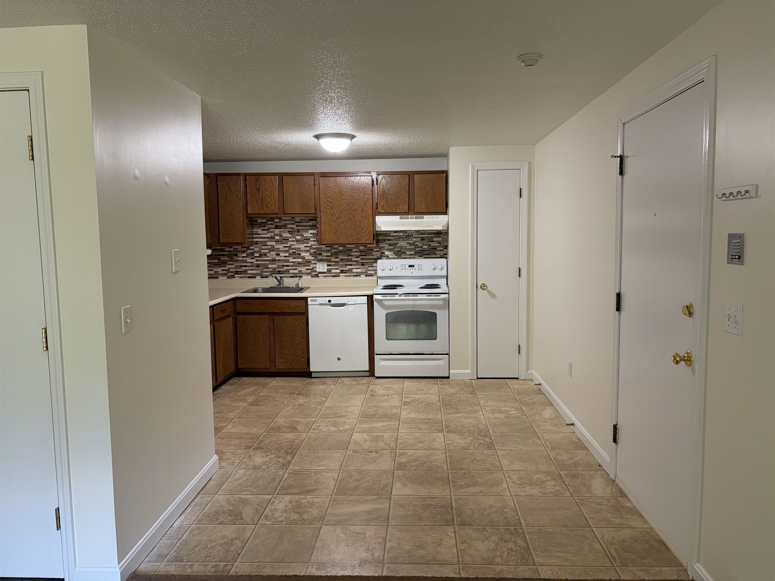2108 White Cedar Boulevard Property Photo 6