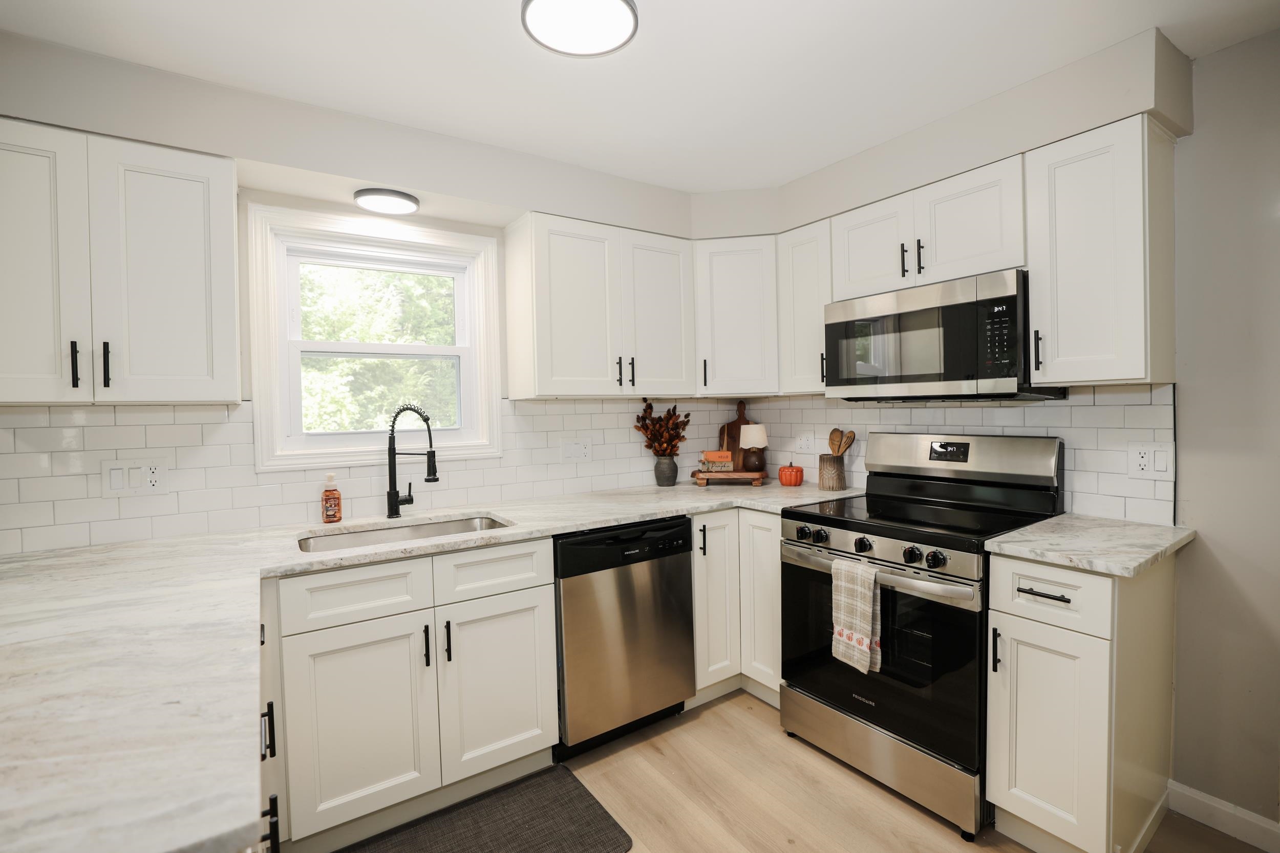 33 Baboosic Lake Road Property Photo 4