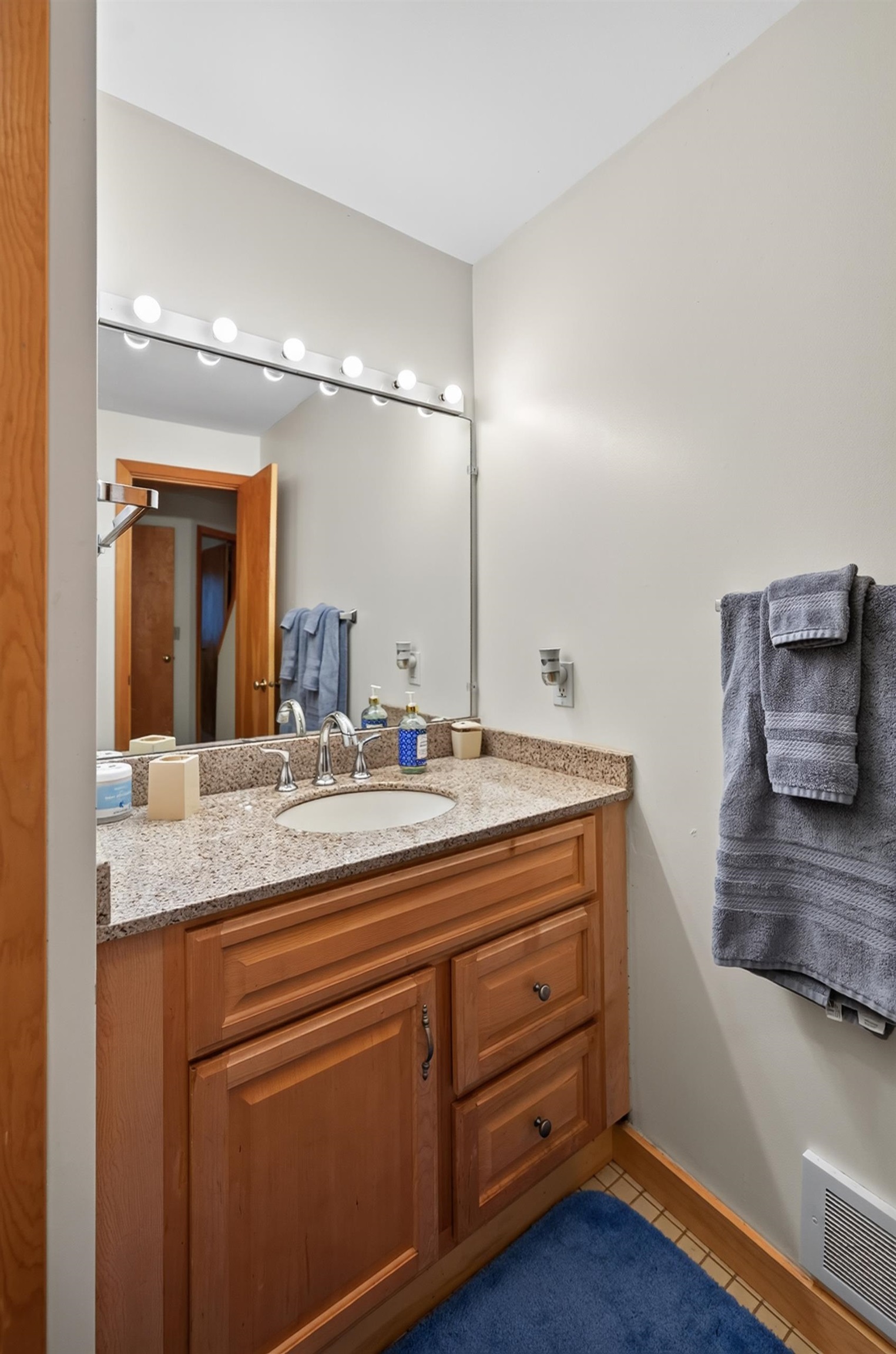 10 Tenth Lane Property Photo 16