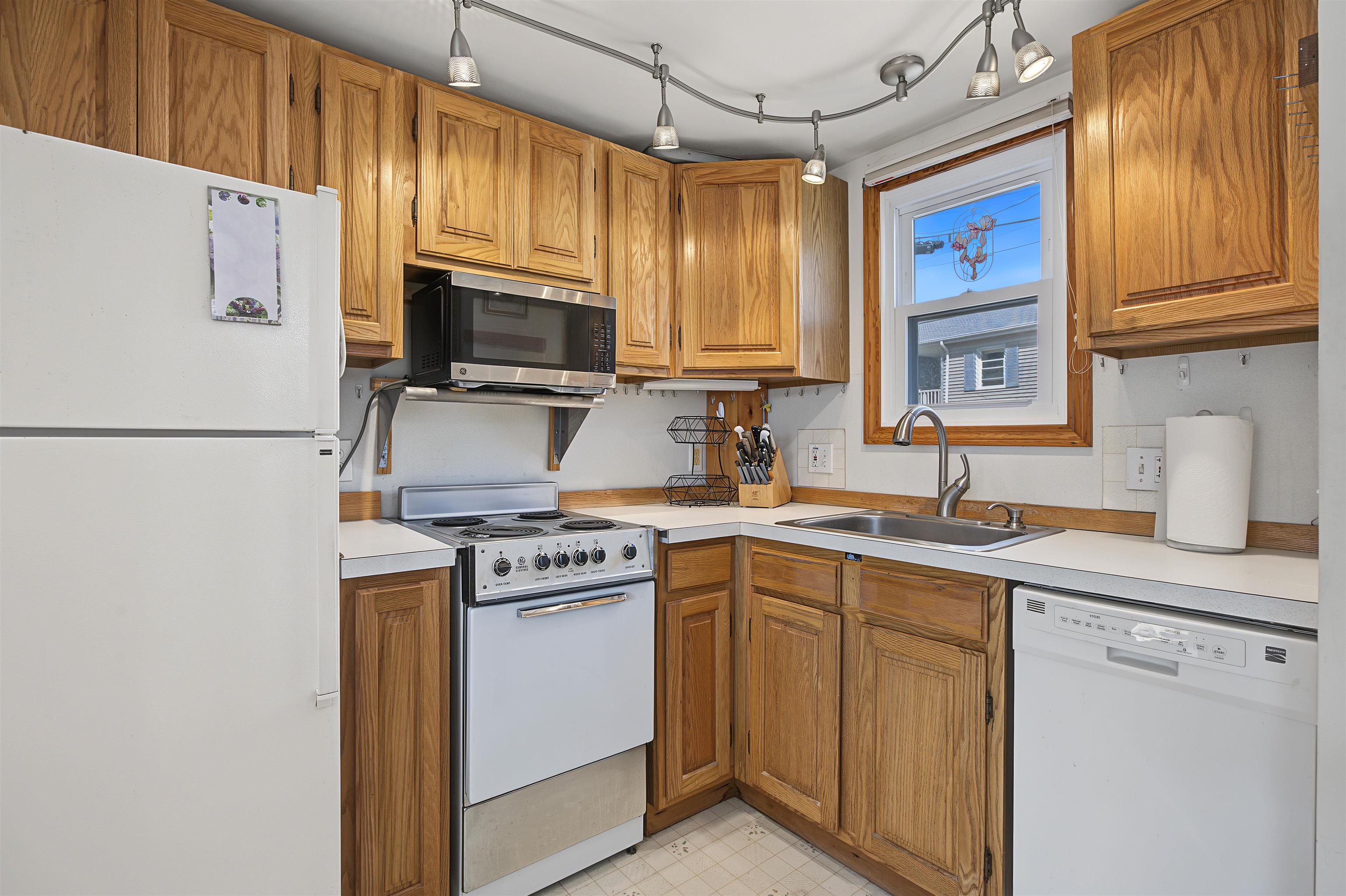 66 Kings Highway Property Photo 9