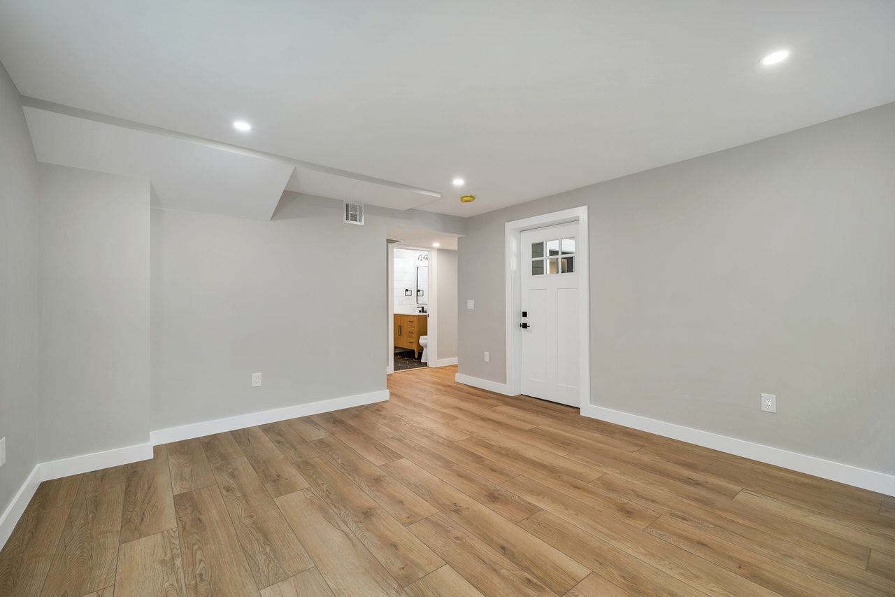 17 Moss Lane Property Photo 44