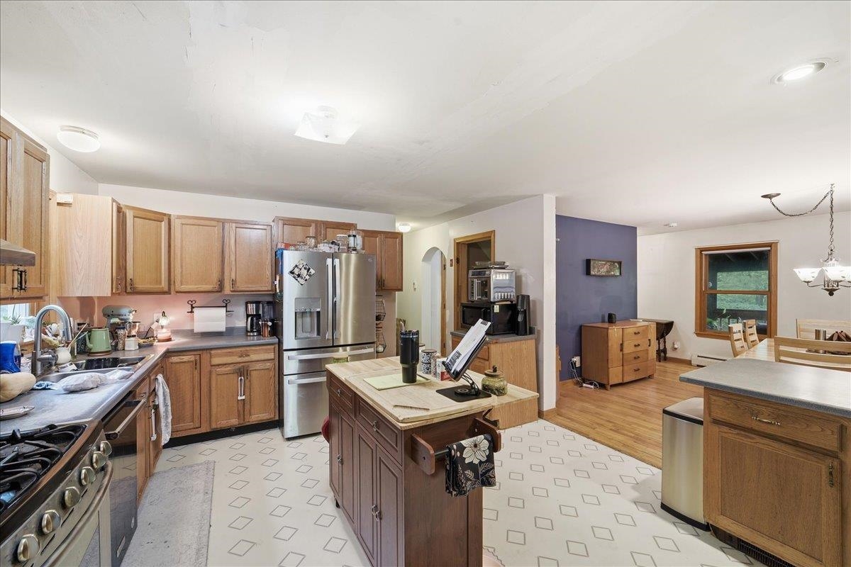 13 Broadview Estates Property Photo 9