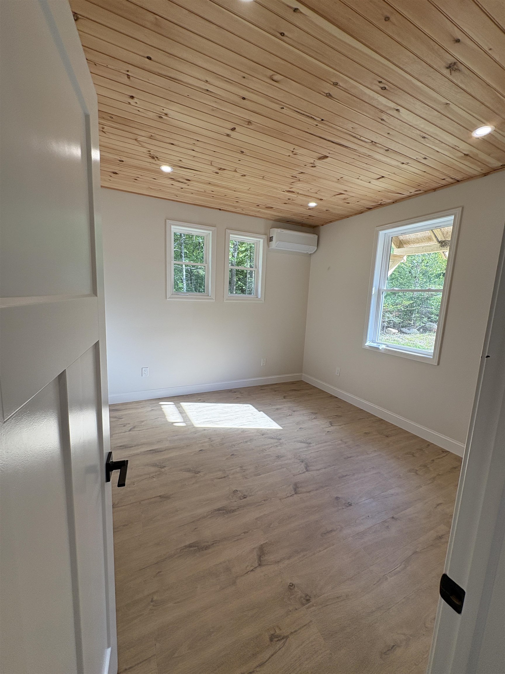 988 North Groton Road Property Photo 14