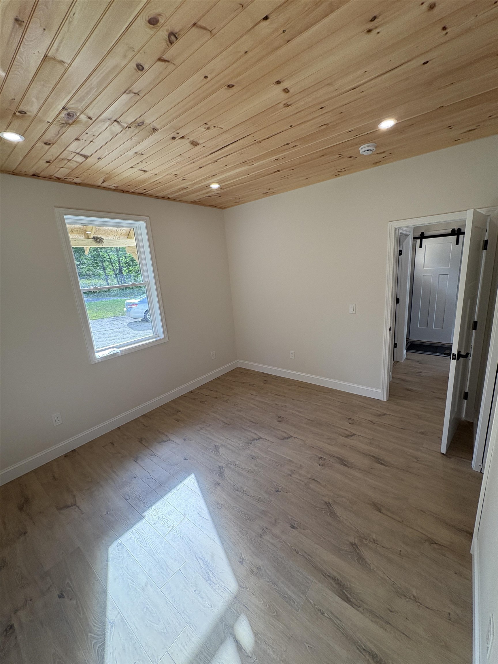 988 North Groton Road Property Photo 15