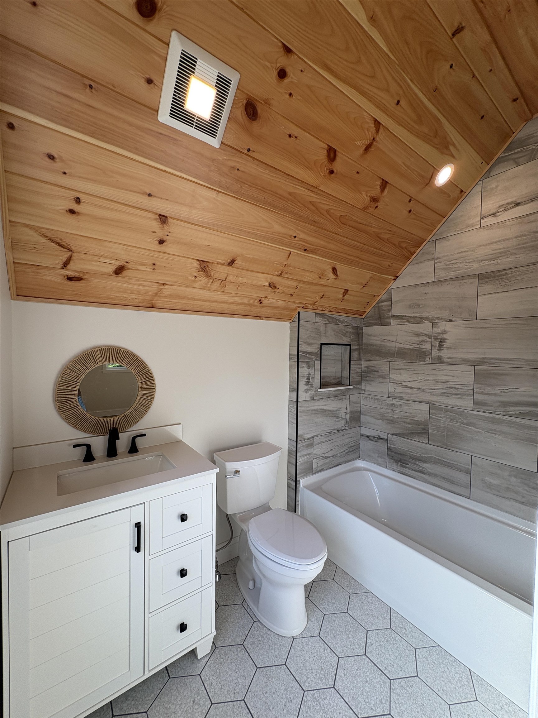 988 North Groton Road Property Photo 18