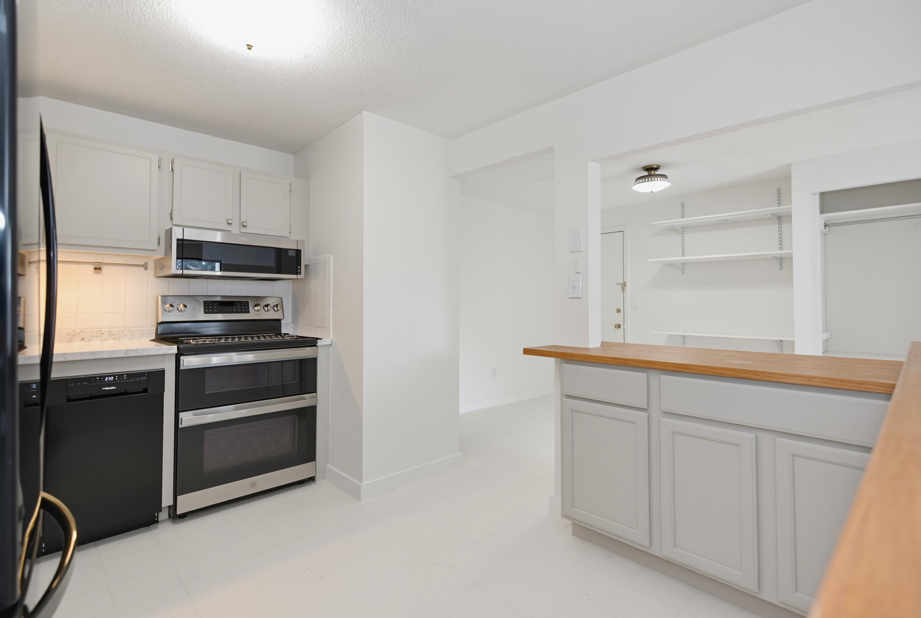 12 English Village Road Property Photo 16
