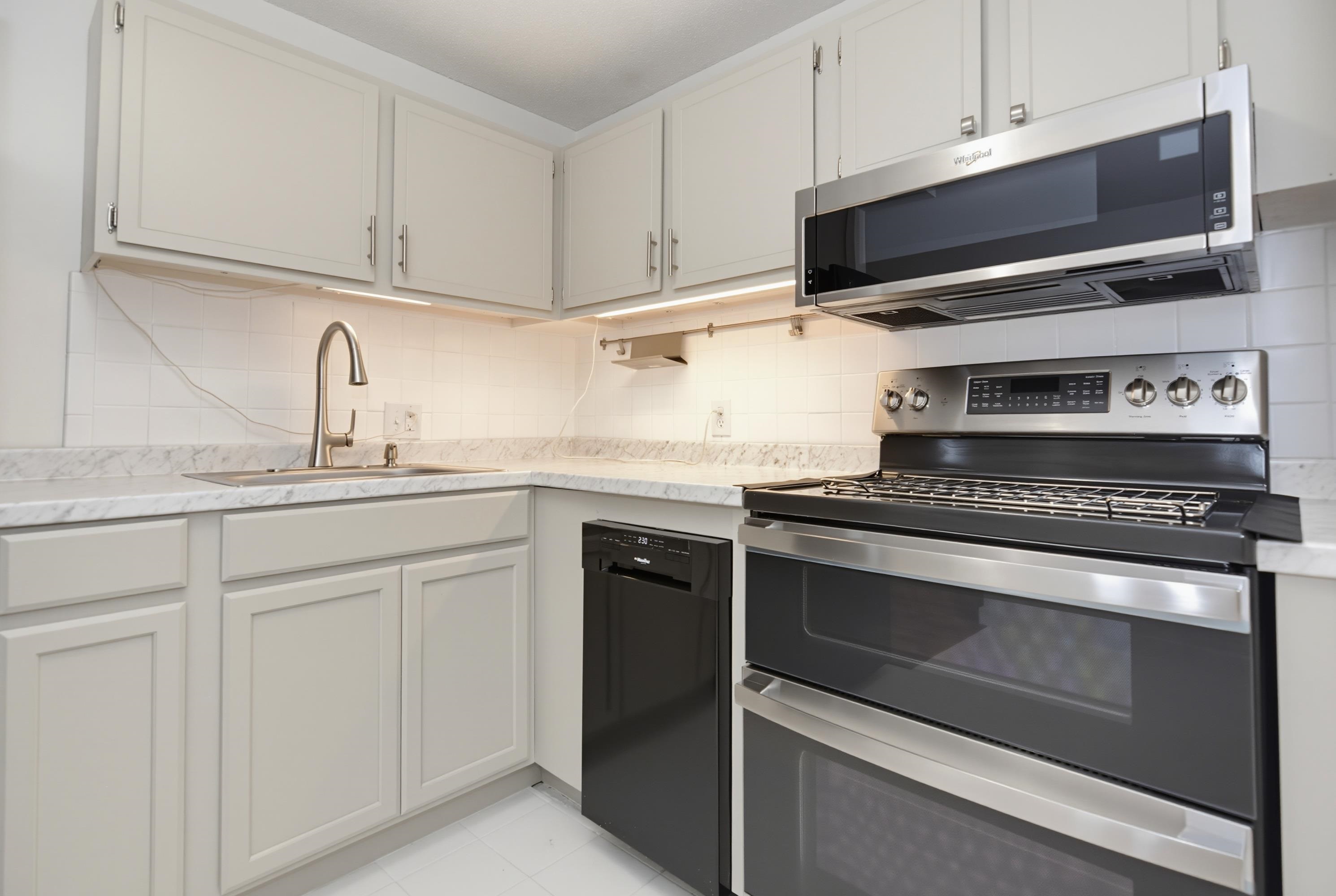 12 English Village Road Property Photo 18
