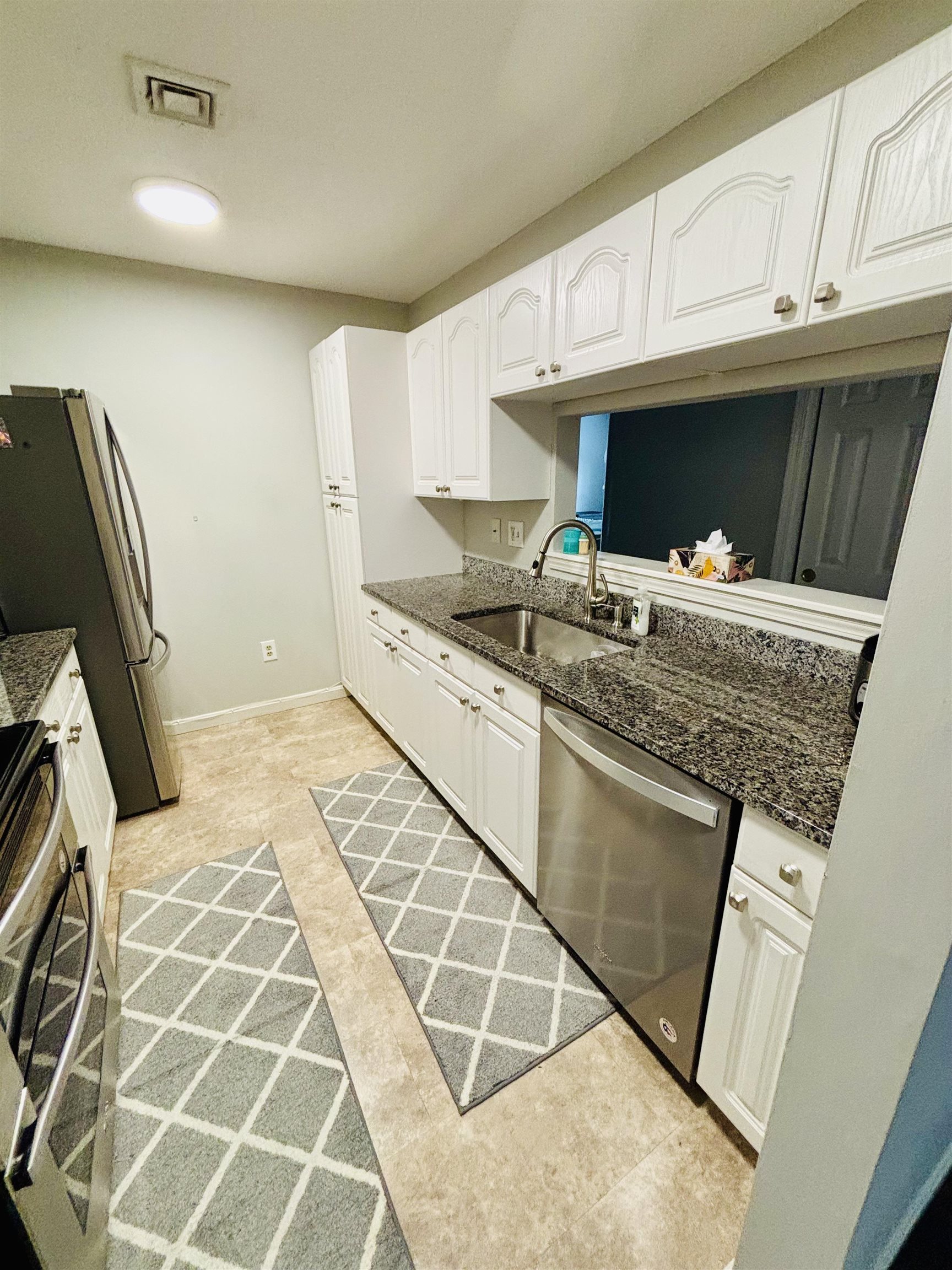 690 S Porter Street Property Photo 4