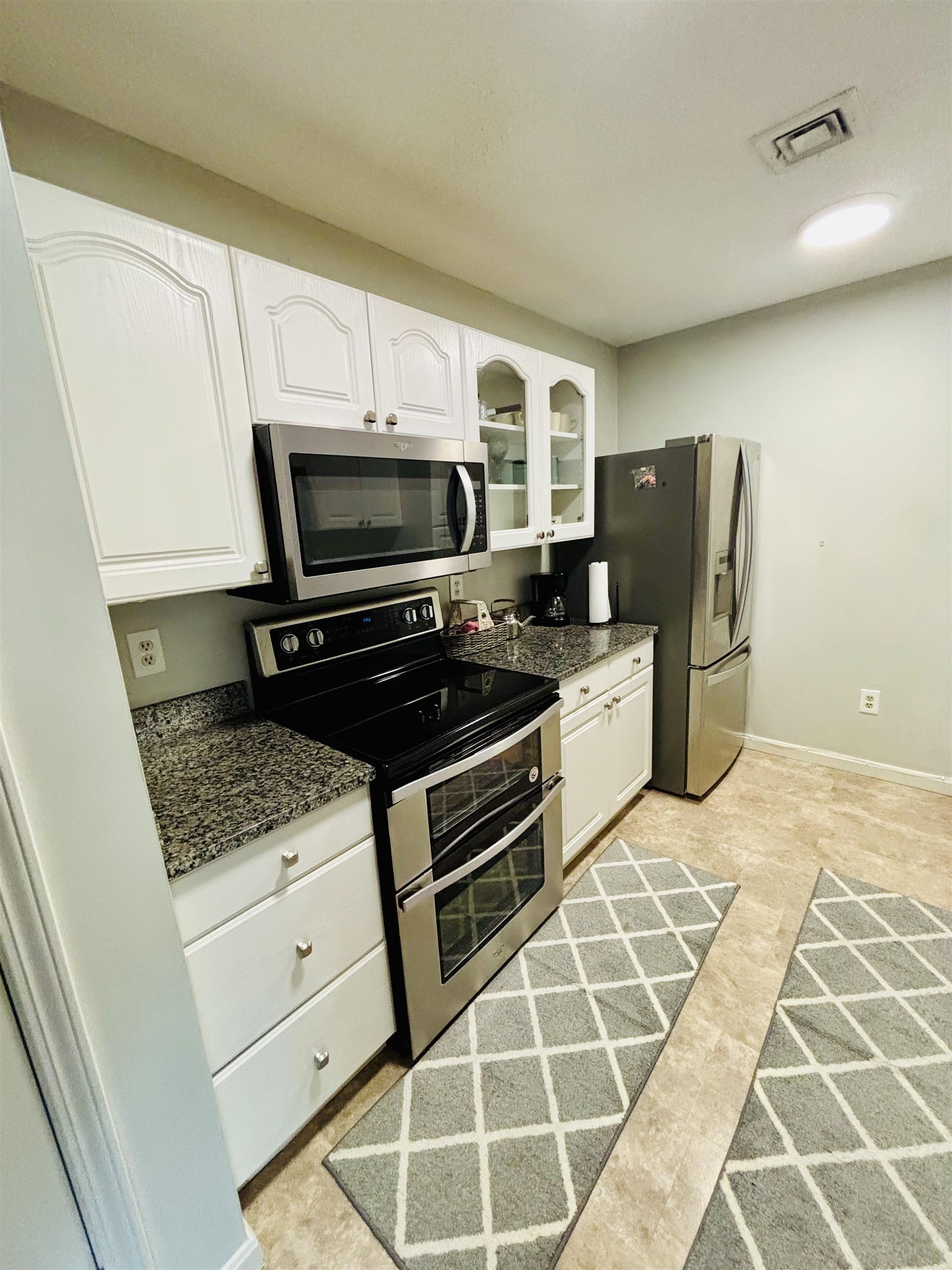 690 S Porter Street Property Photo 5