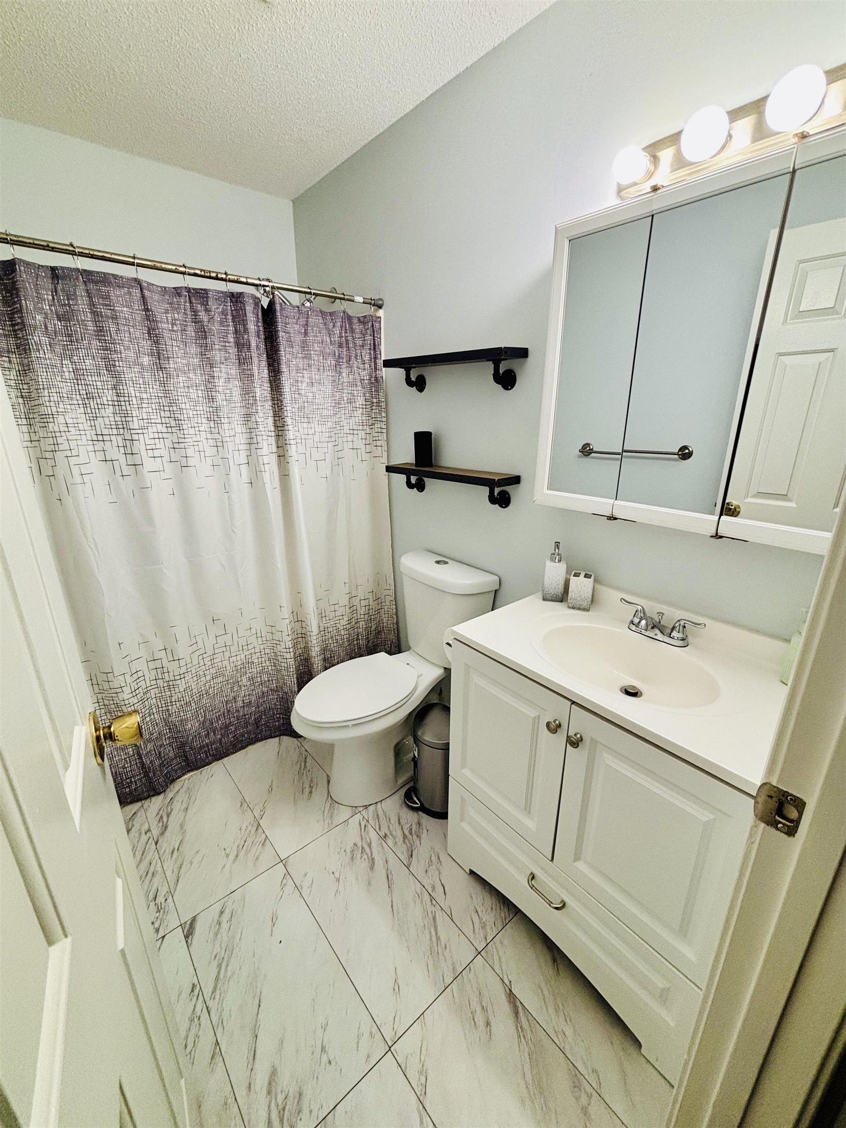 690 S Porter Street Property Photo 8