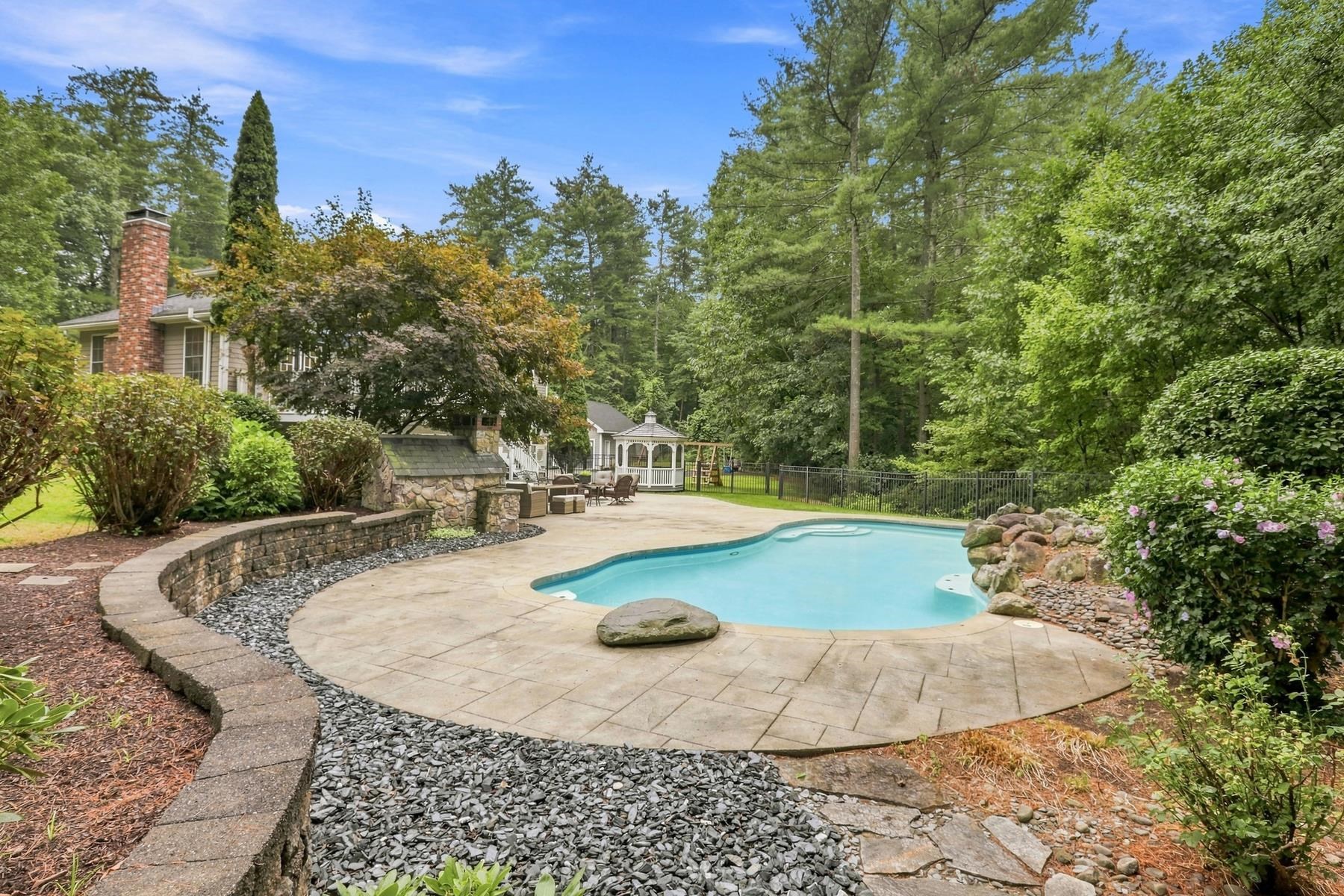 16 Lantern Lane Property Photo 2