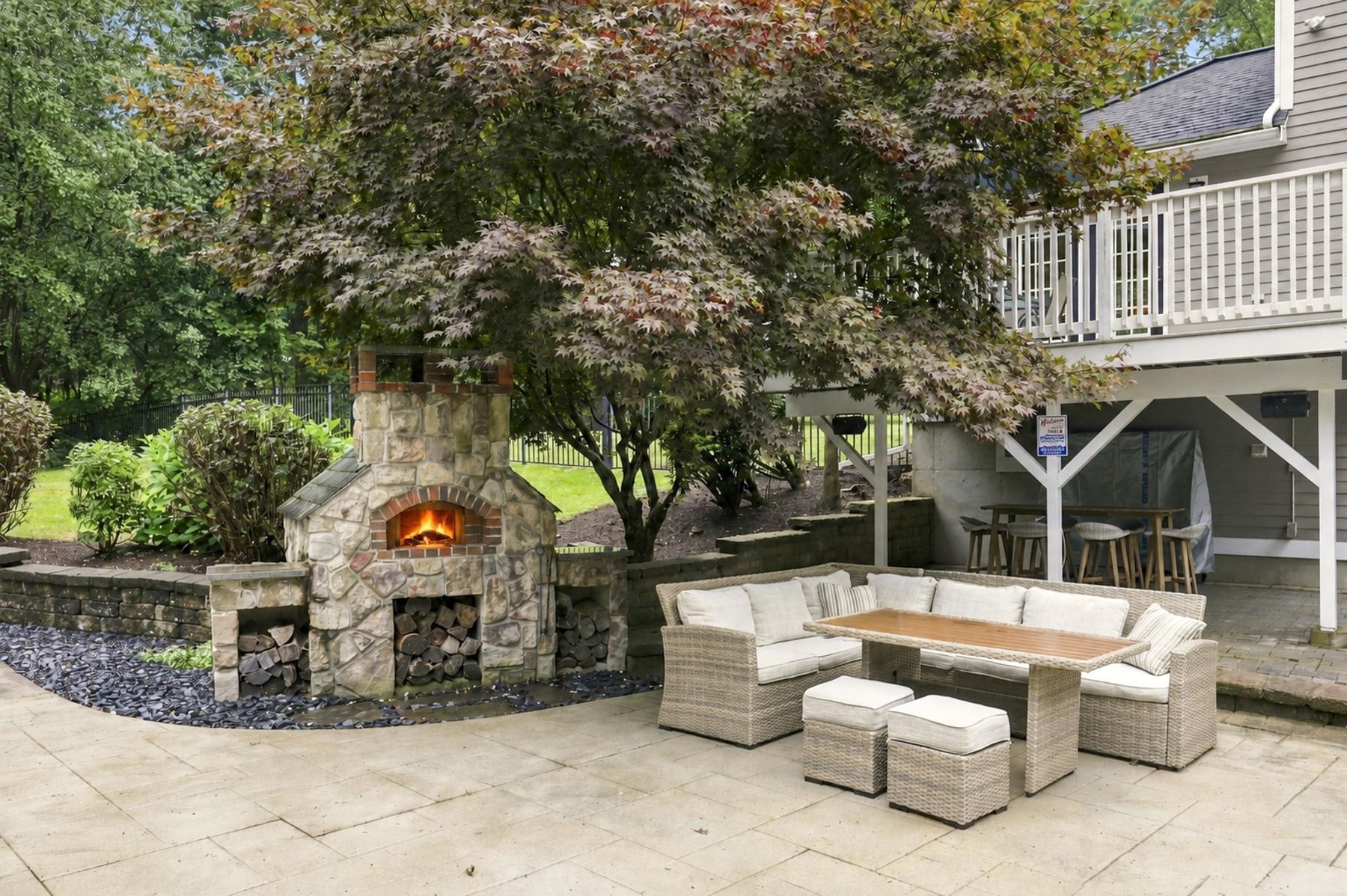 16 Lantern Lane Property Photo 4