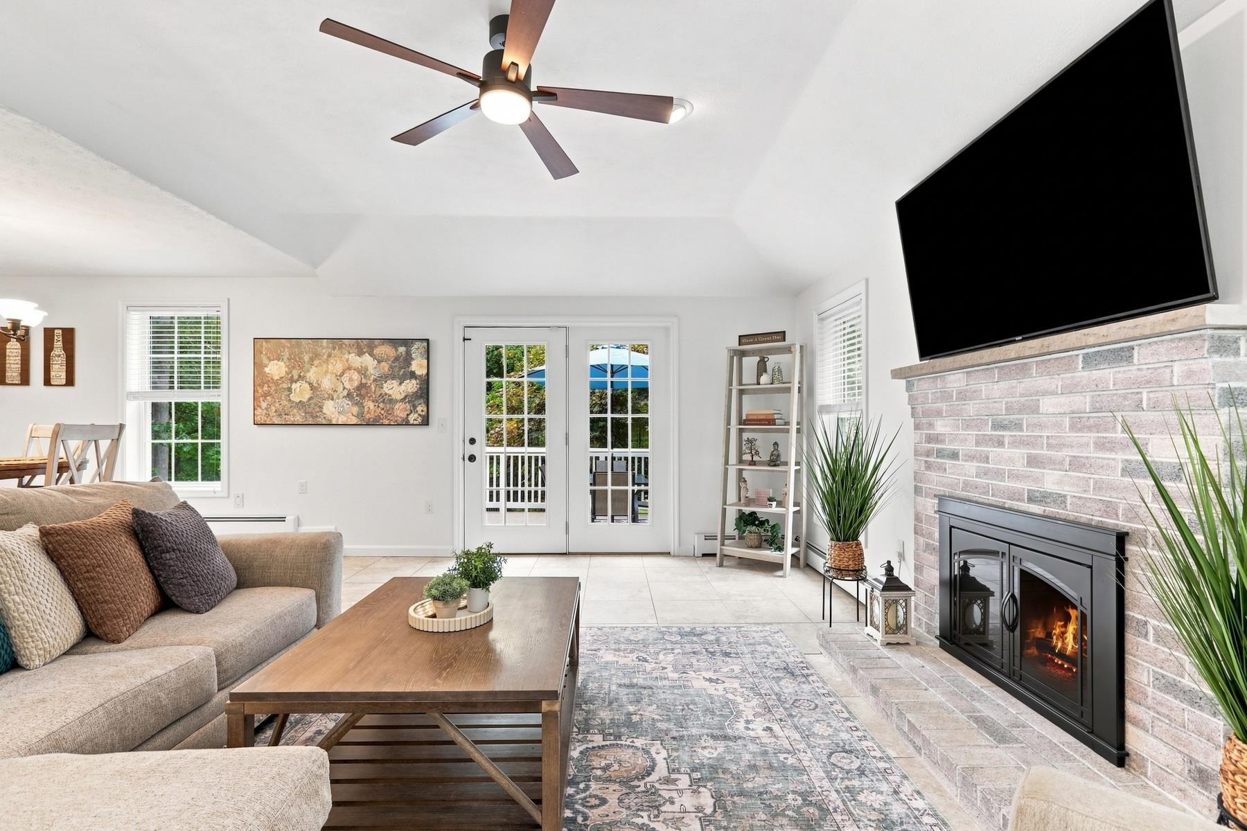 16 Lantern Lane Property Photo 12