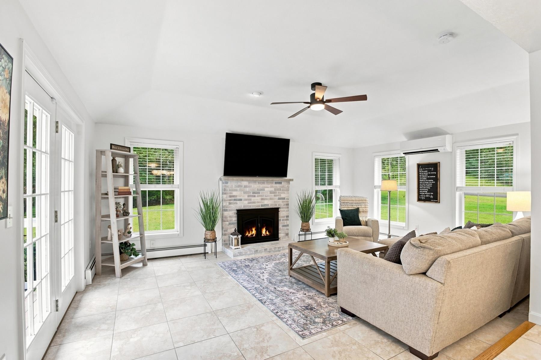 16 Lantern Lane Property Photo 13