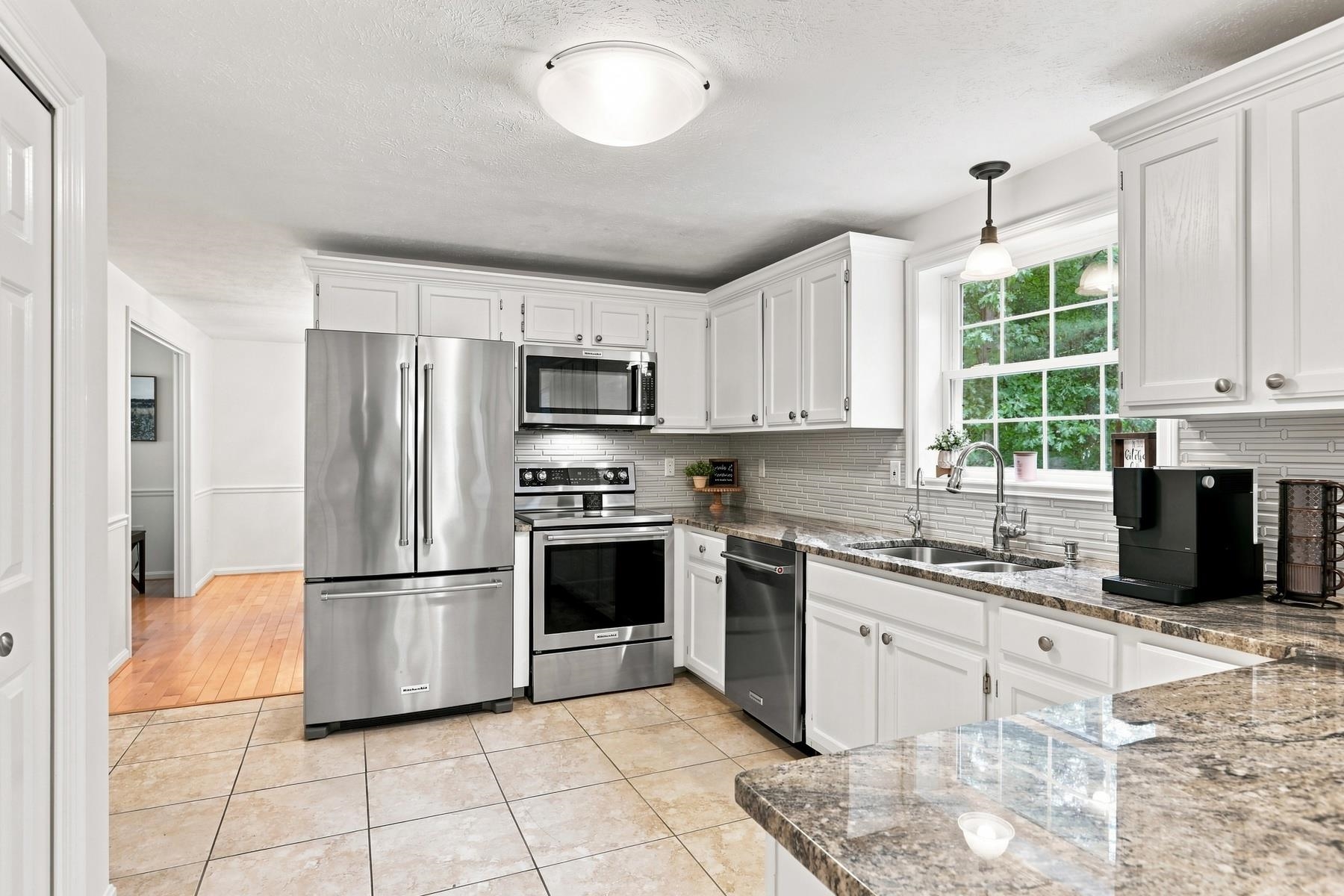 16 Lantern Lane Property Photo 17