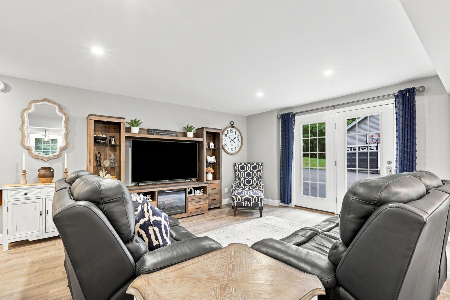 16 Lantern Lane Property Photo 45
