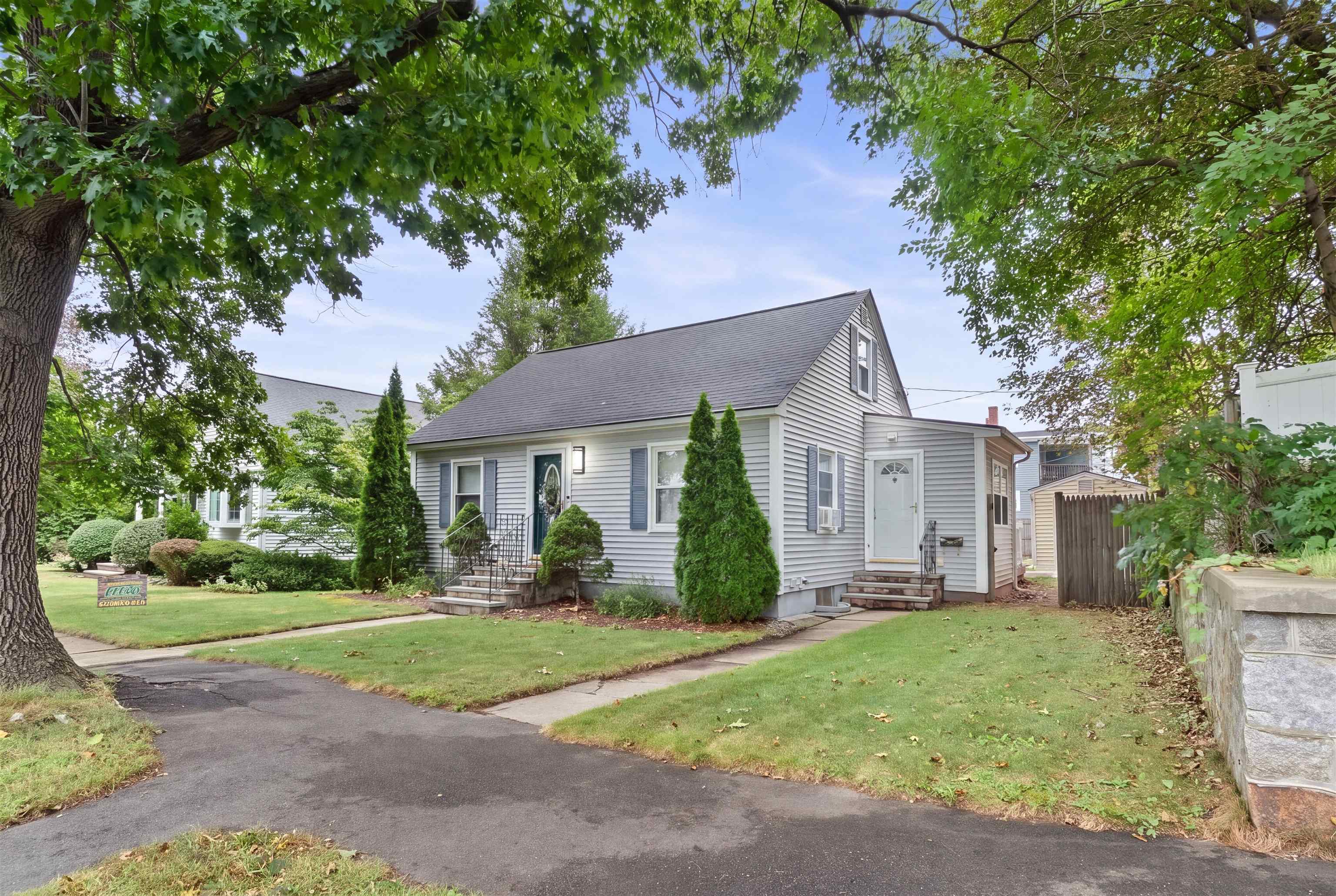 221 Youville Street Property Photo 1