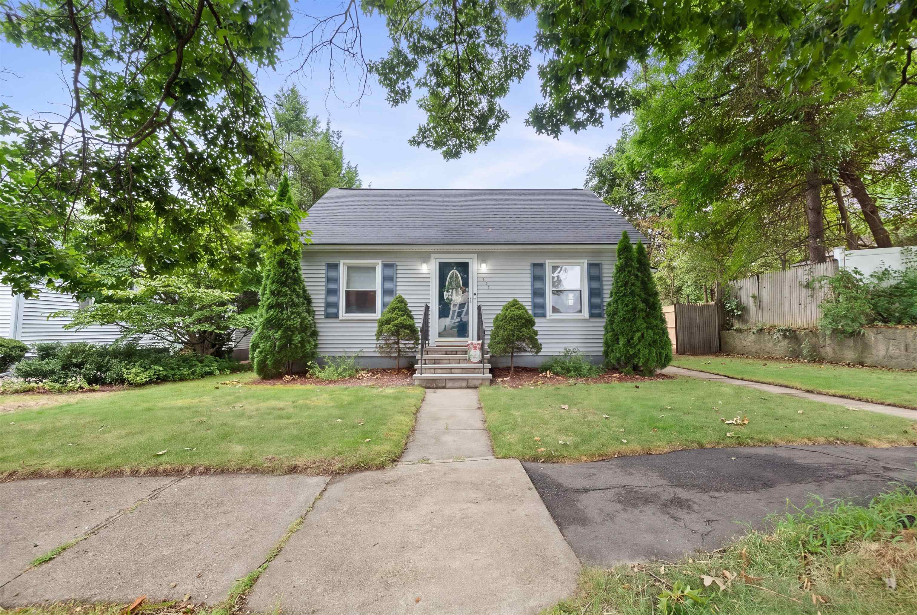 221 Youville Street Property Photo 2