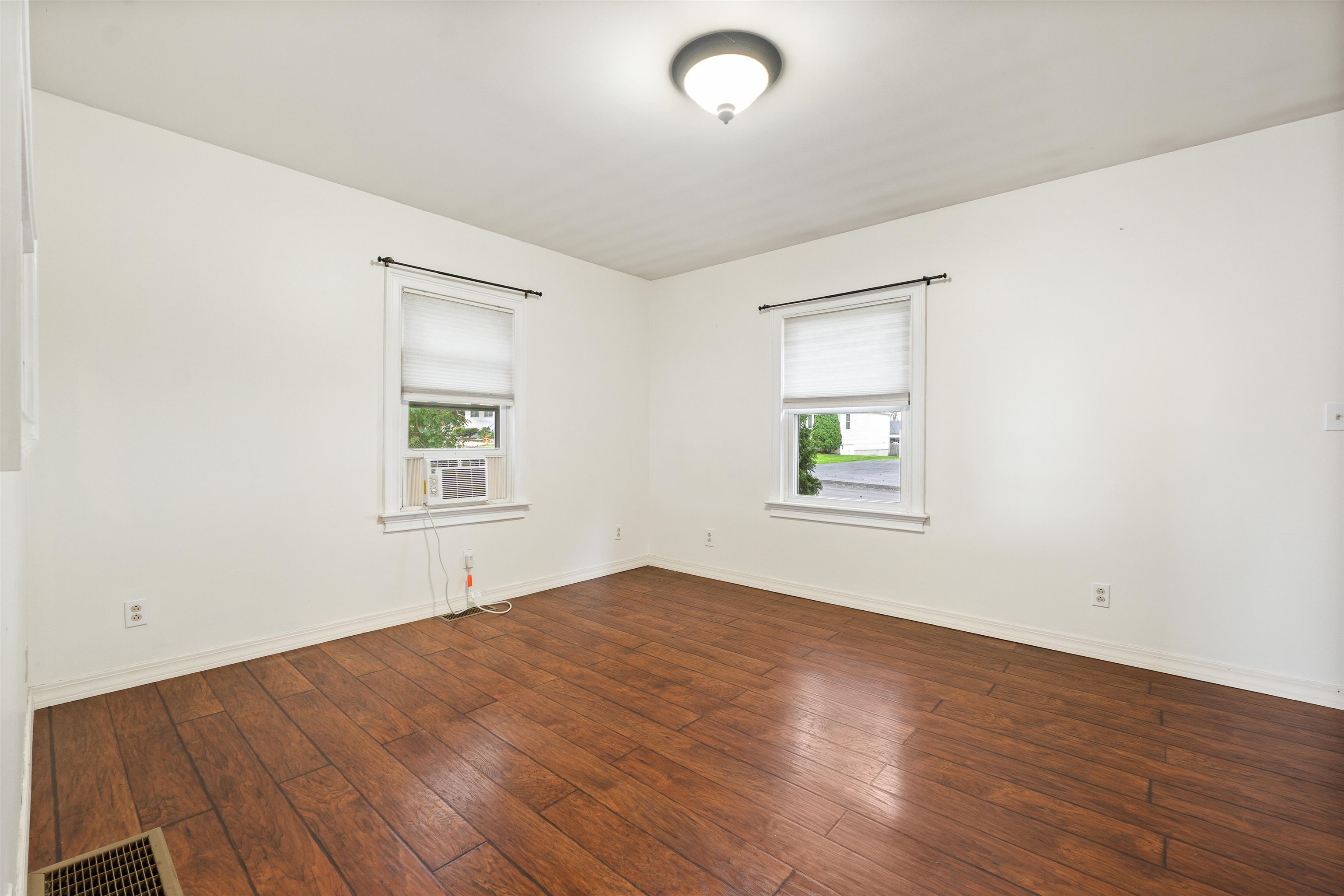 221 Youville Street Property Photo 5