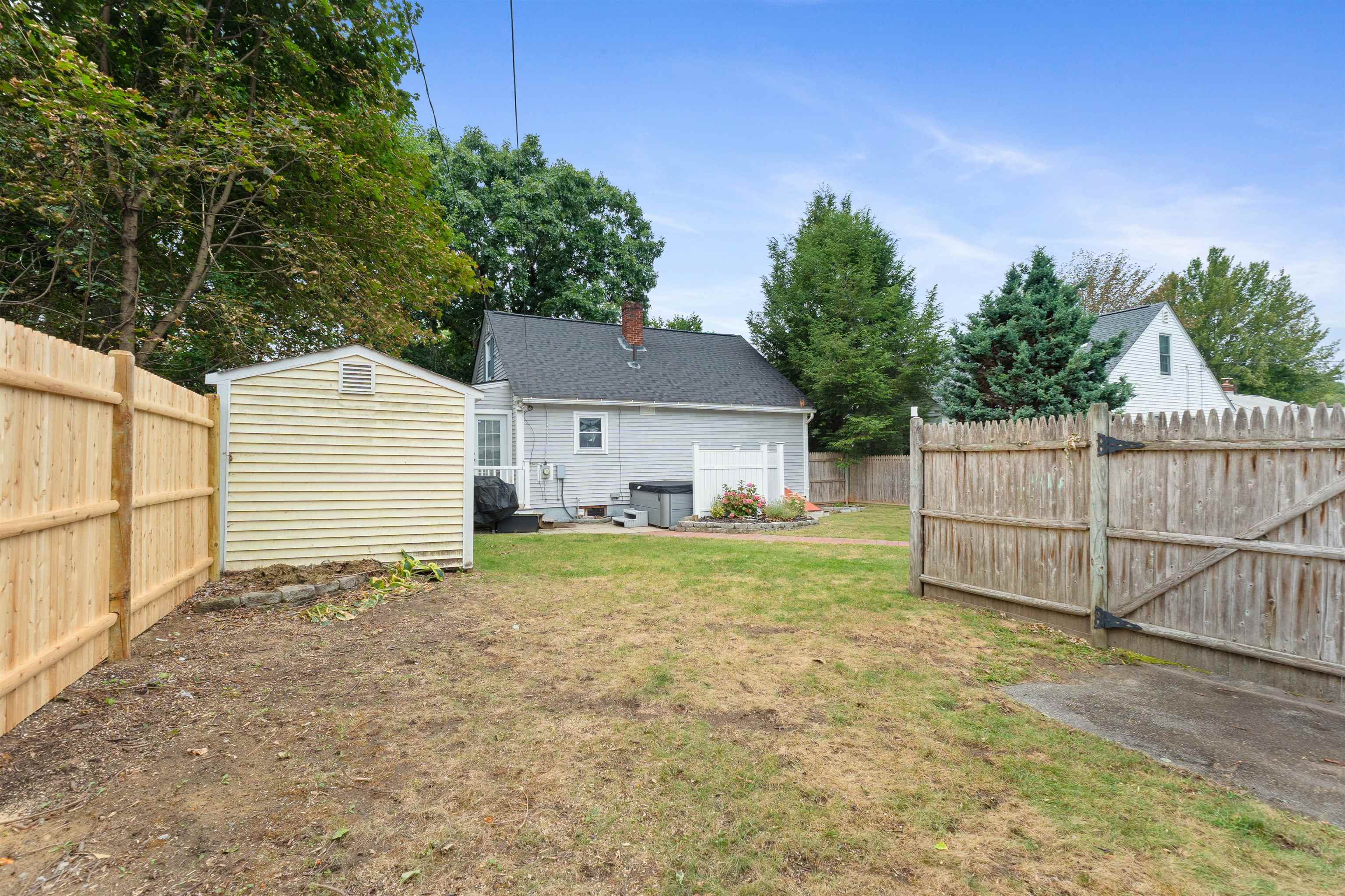 221 Youville Street Property Photo 28