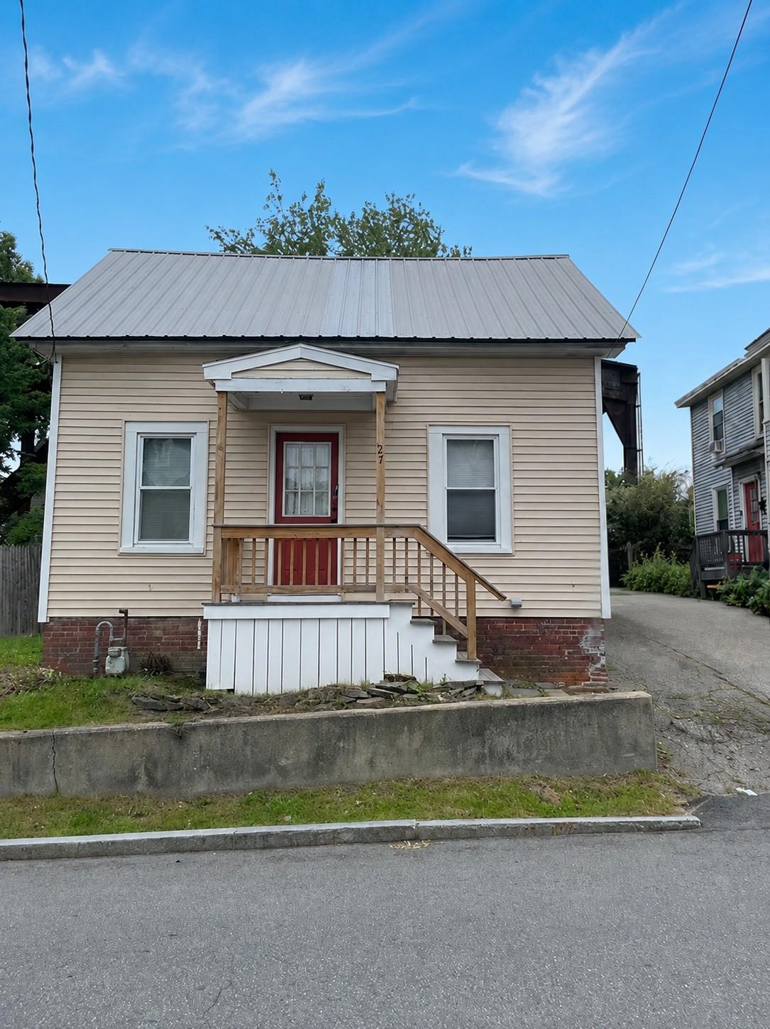 27 Pierce Street Property Photo 2