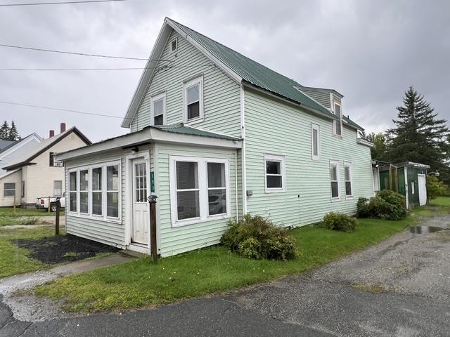 153 Railroad Street Property Photo 1