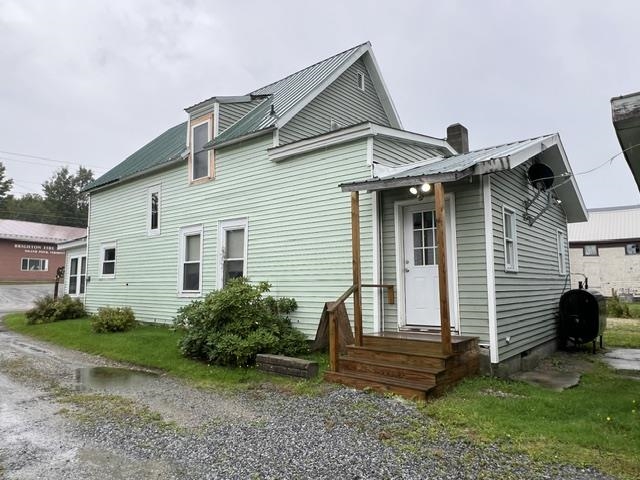 153 Railroad Street Property Photo 4